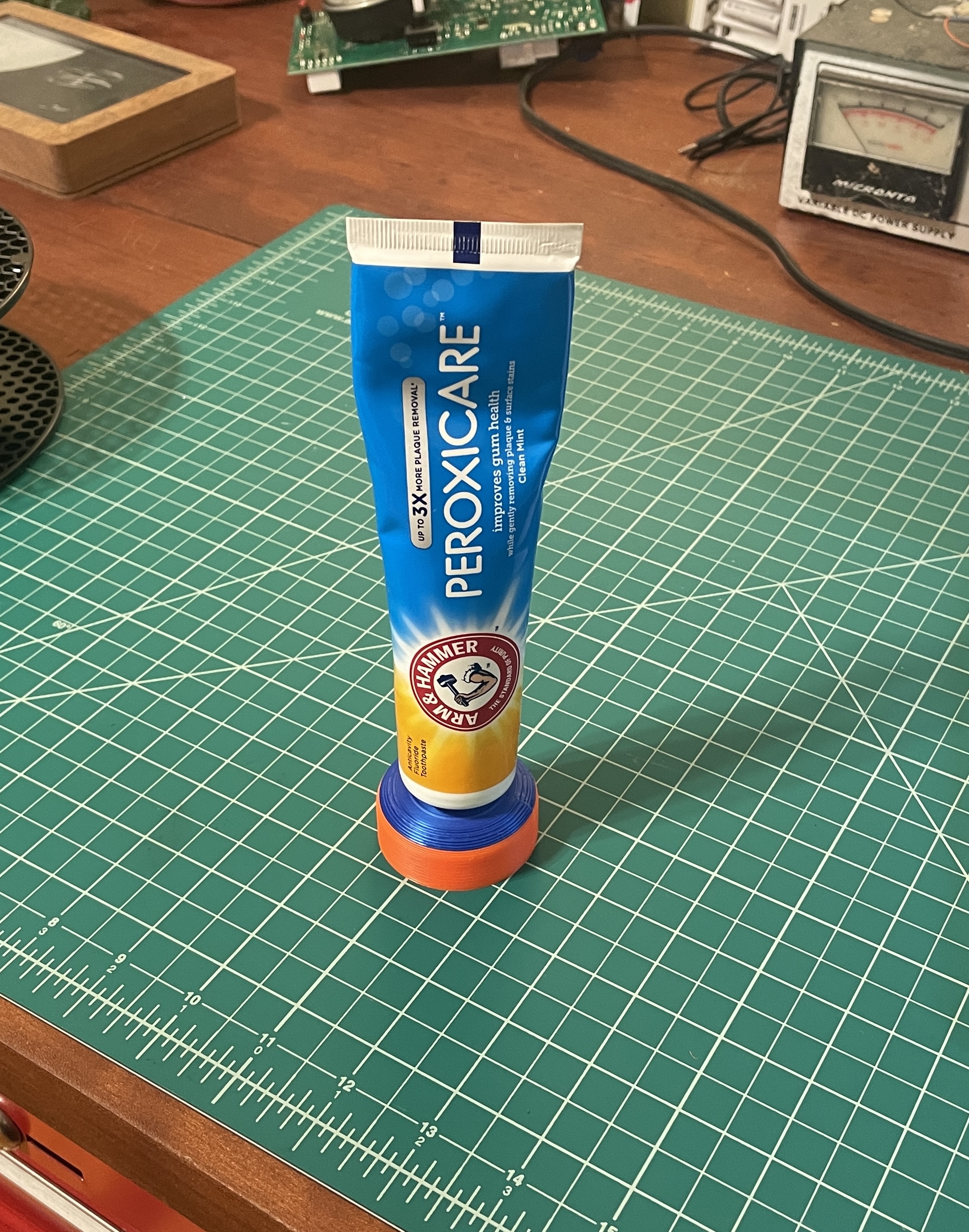 Miniatura 2 do modelo 3D Vertical Toothpaste Stand
