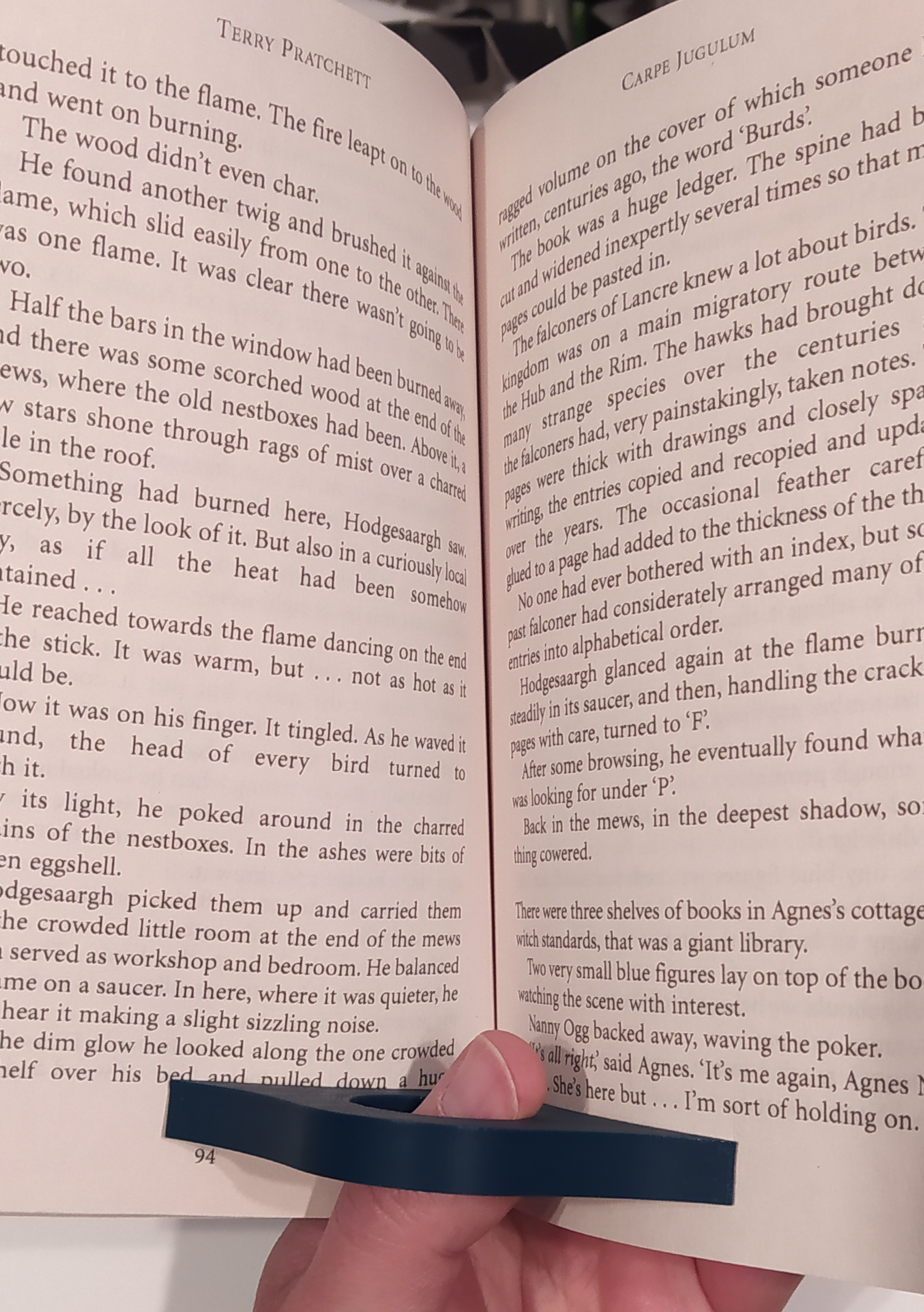Page holder for paperbacks