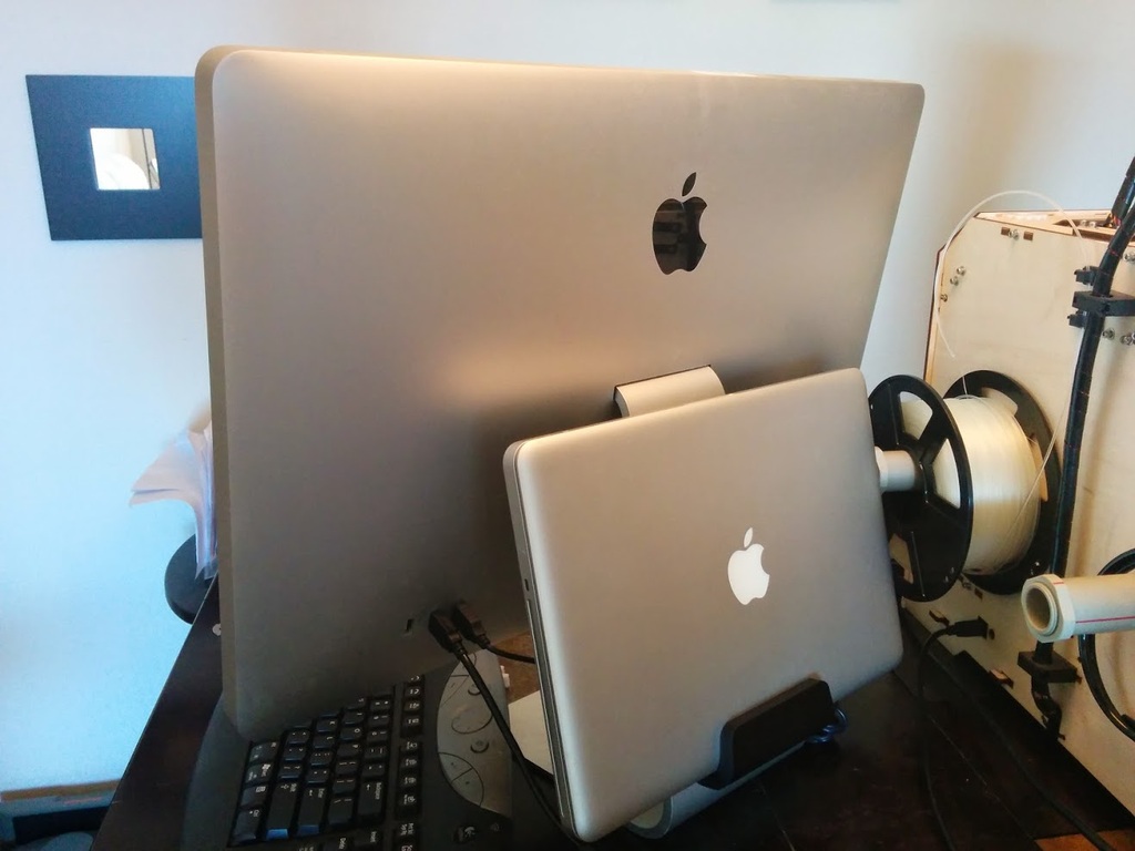 Macbook mount for Apple Display