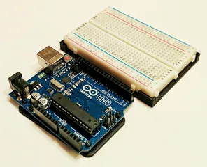 Arduino Uno R4 WiFi Case - Minimal by Tristan Grahn