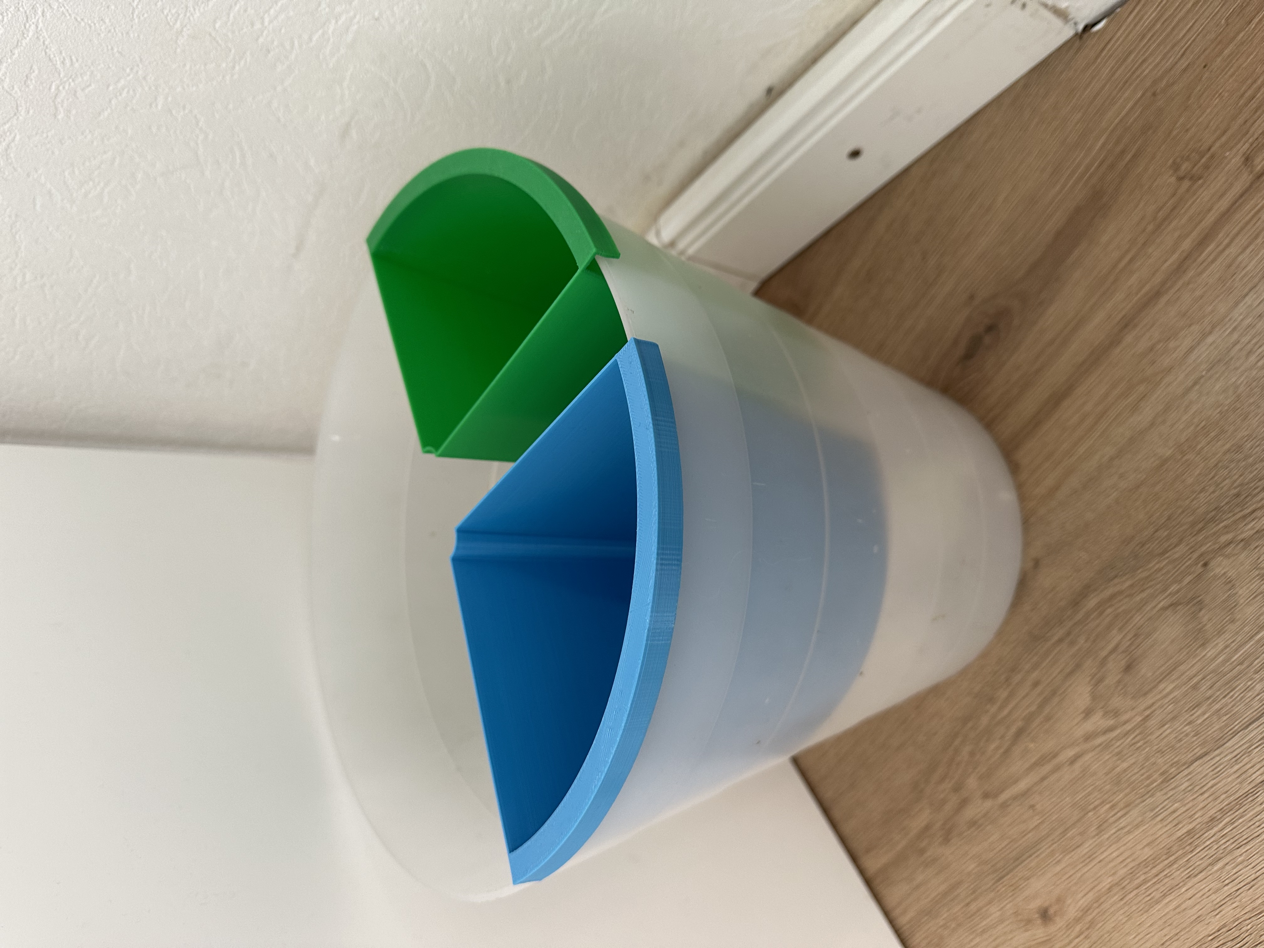 Trash bin insert for IKEA office trash bins (configurable with FreeCAD file)
