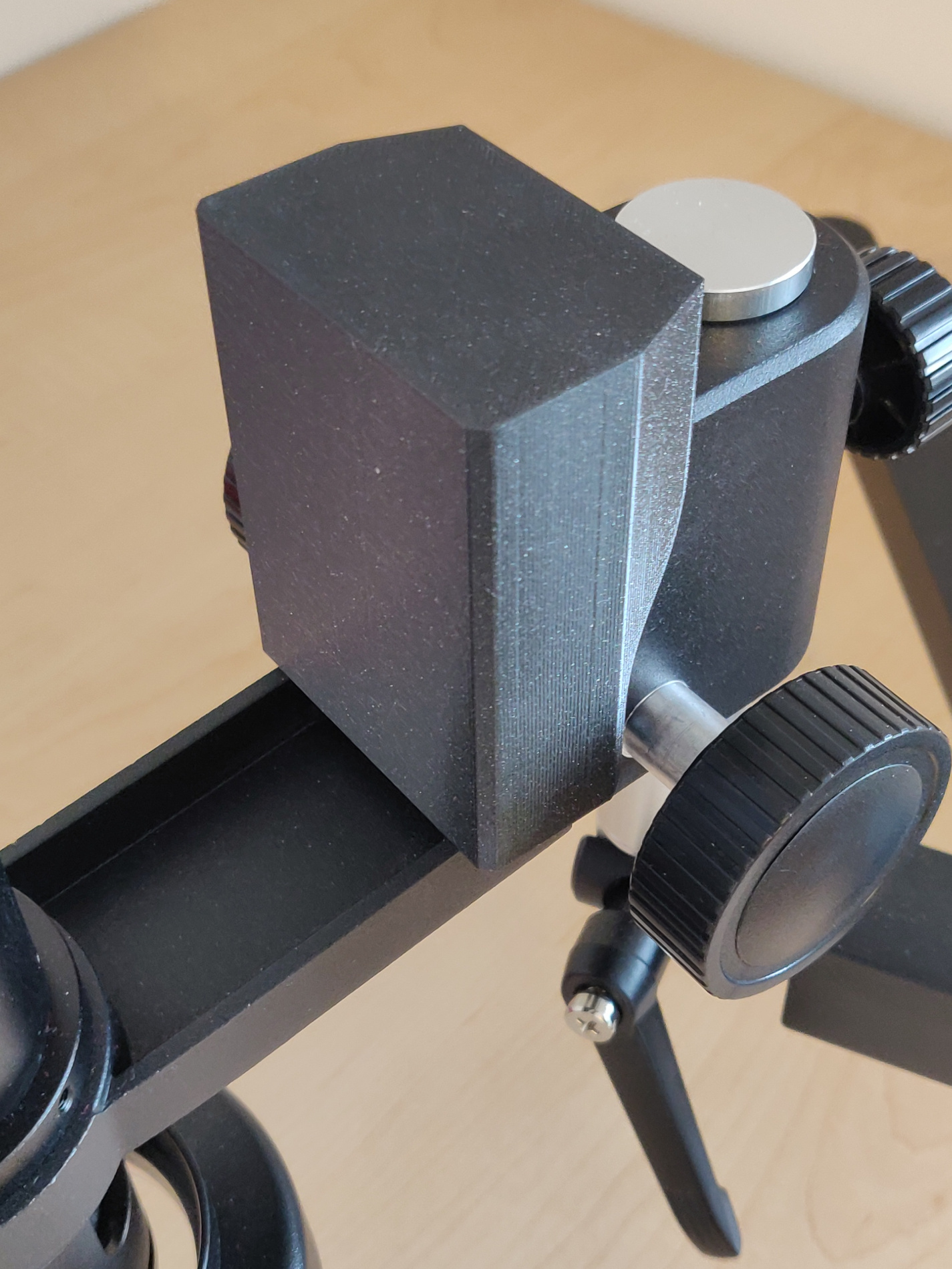 Focusing rack sliding cover