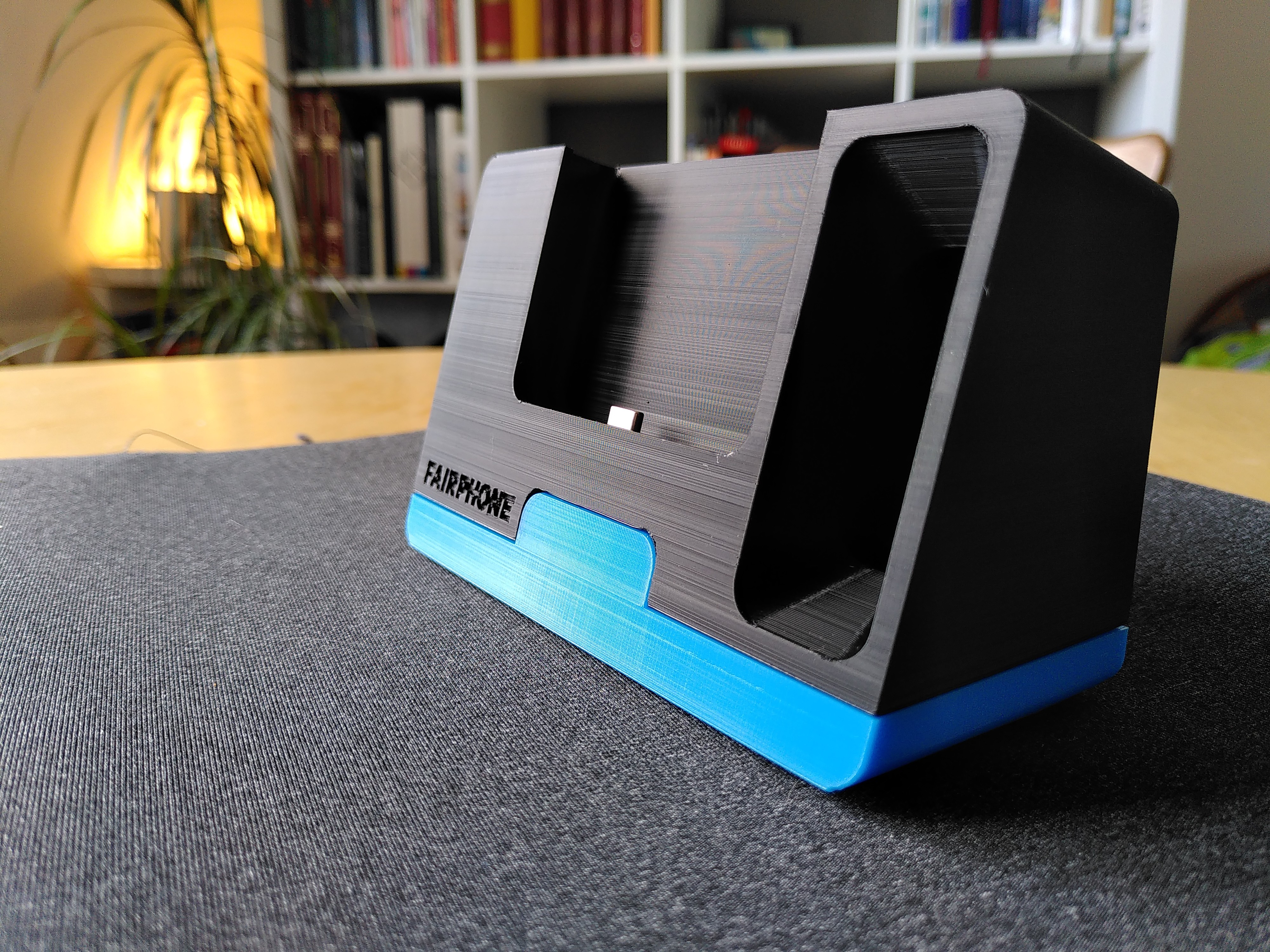 Fairphone 3 desktop stand with amplifier (v.3)