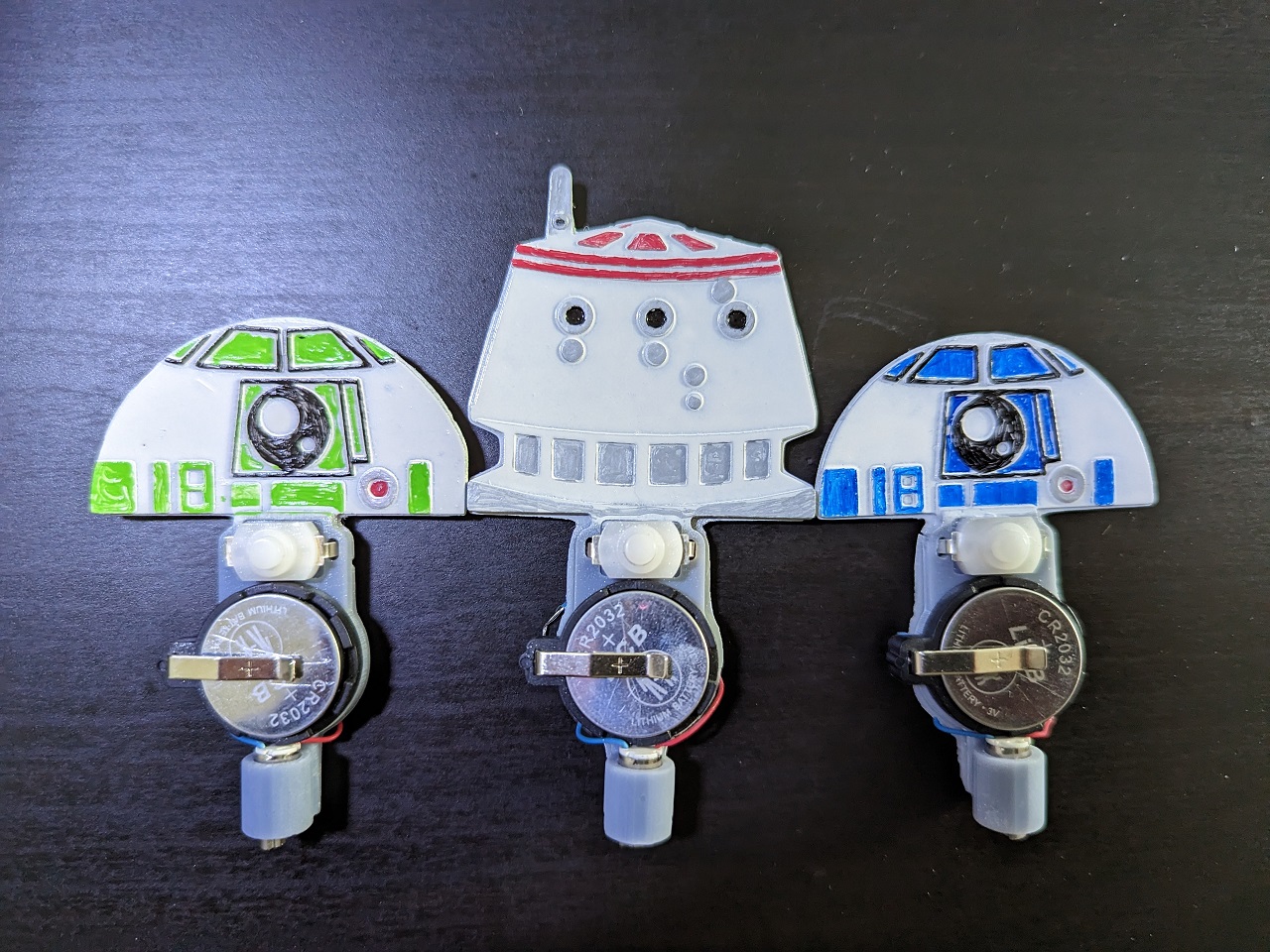 R2D2 and R5D4 themed scribblebots