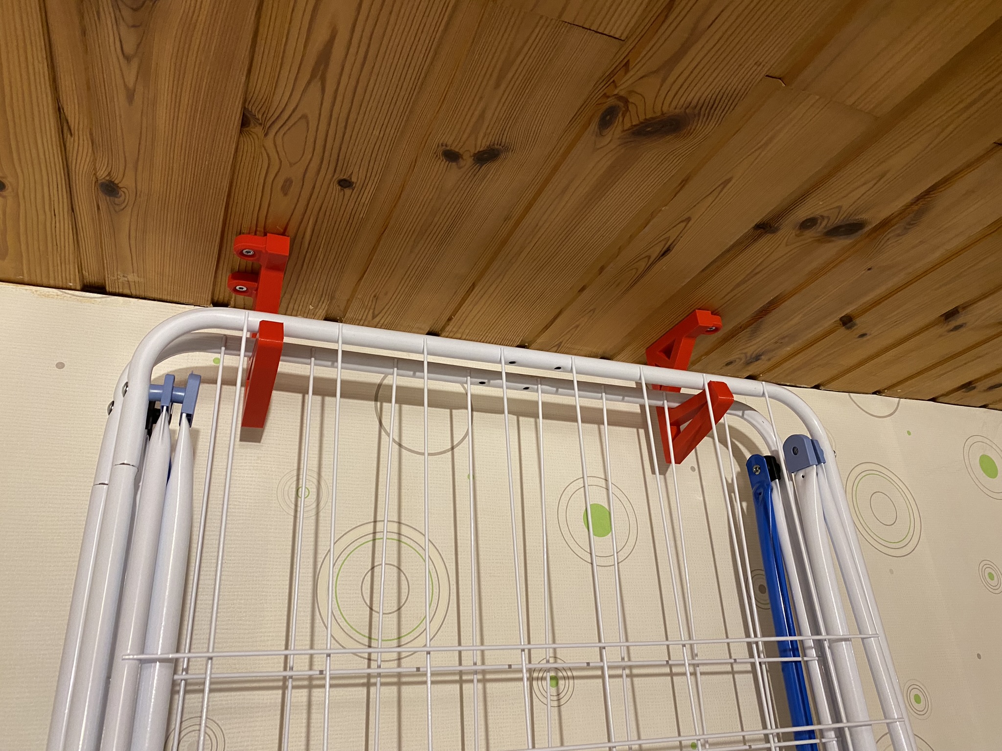 Clothes drying rack hanger