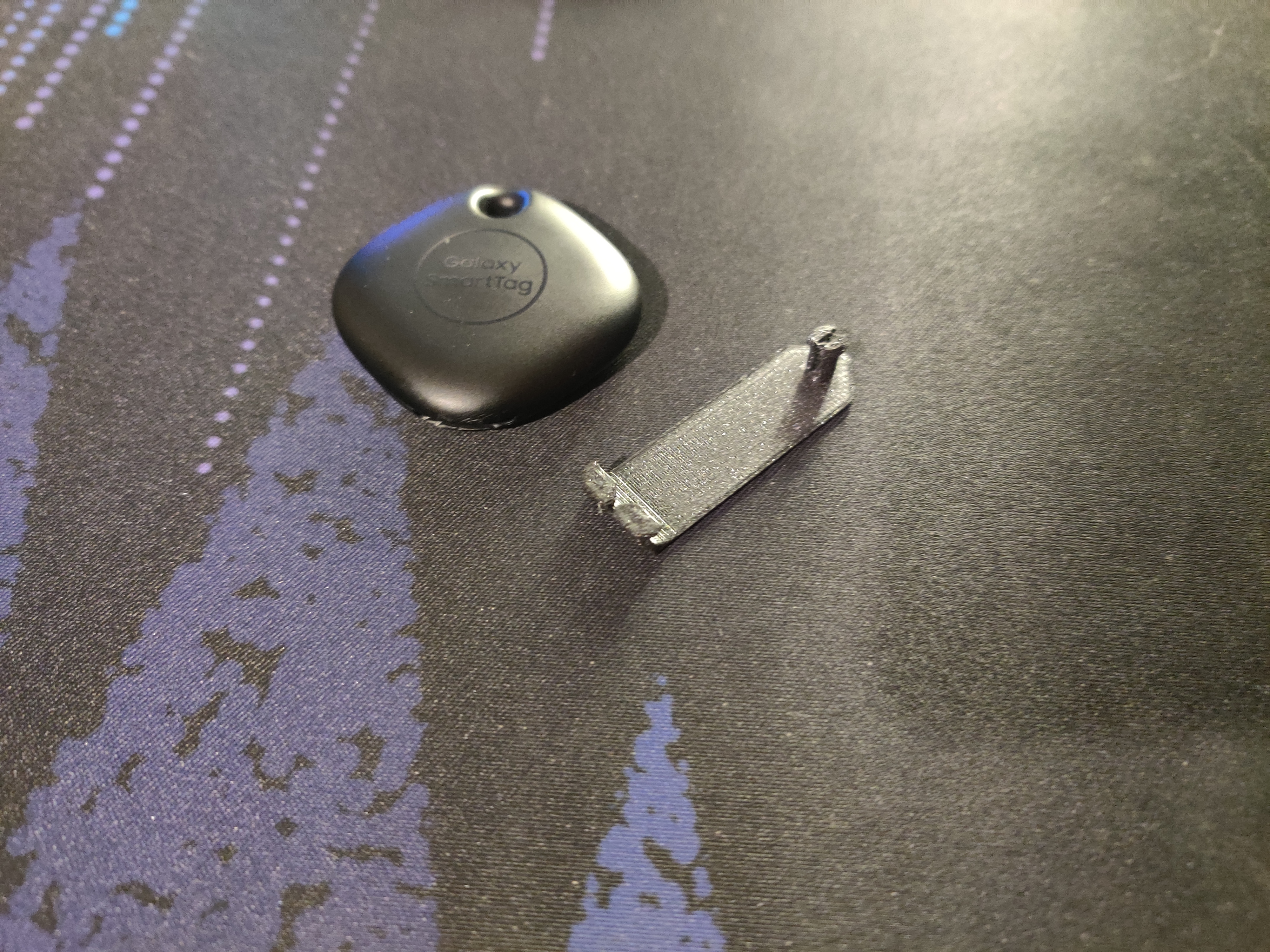 adhesive Samsung SmartTag clip