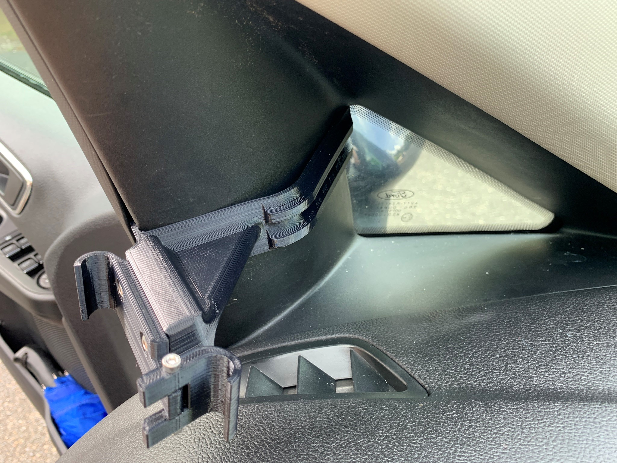 This is a Ford B-Max phone mount