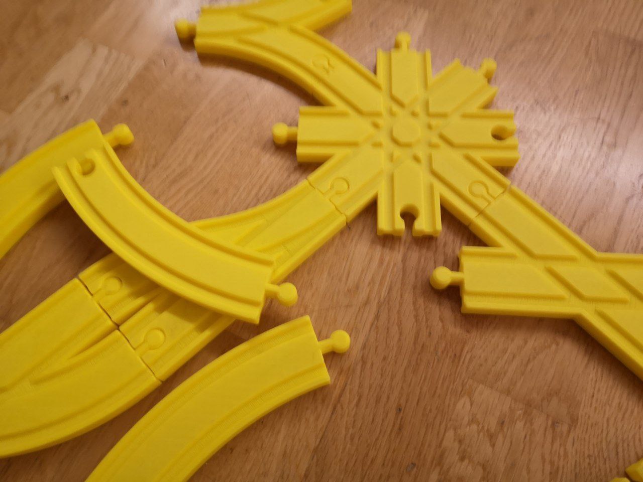 toy tracks (compatible and parametric)