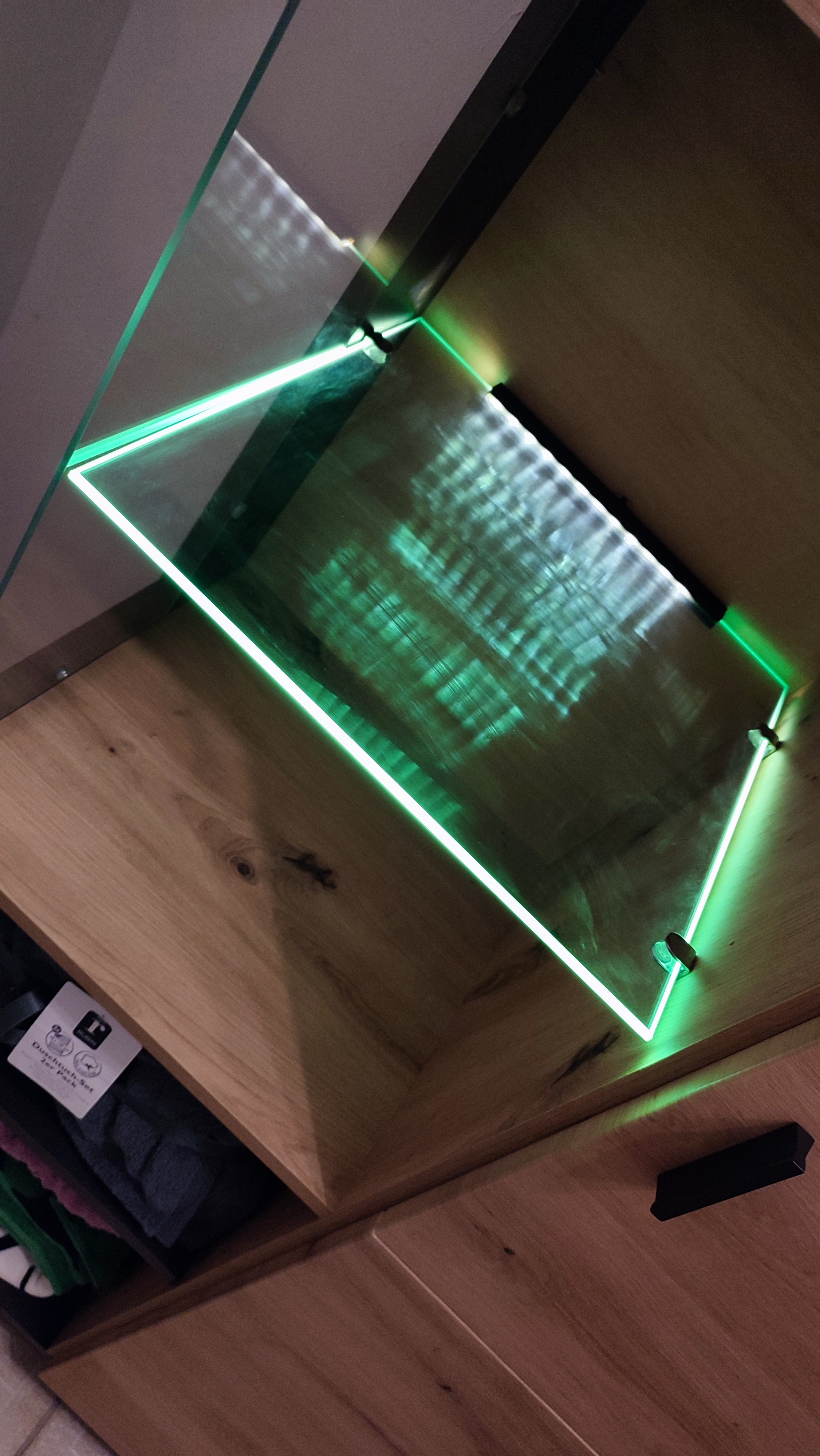 Glass LED mount / LED Holder for Showcases with Glass shelves