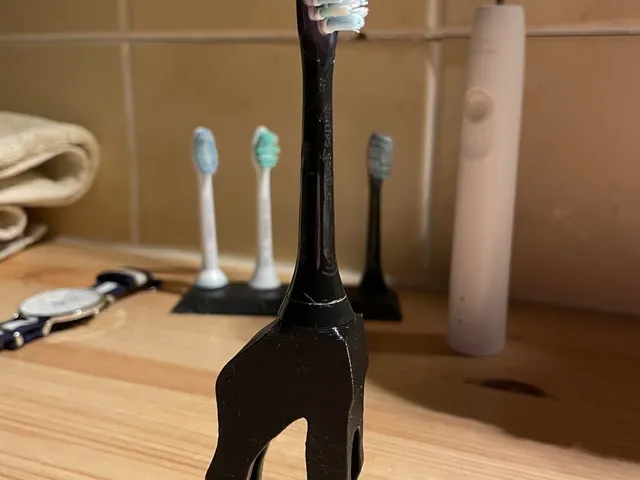 Giraffe toothbrush holder