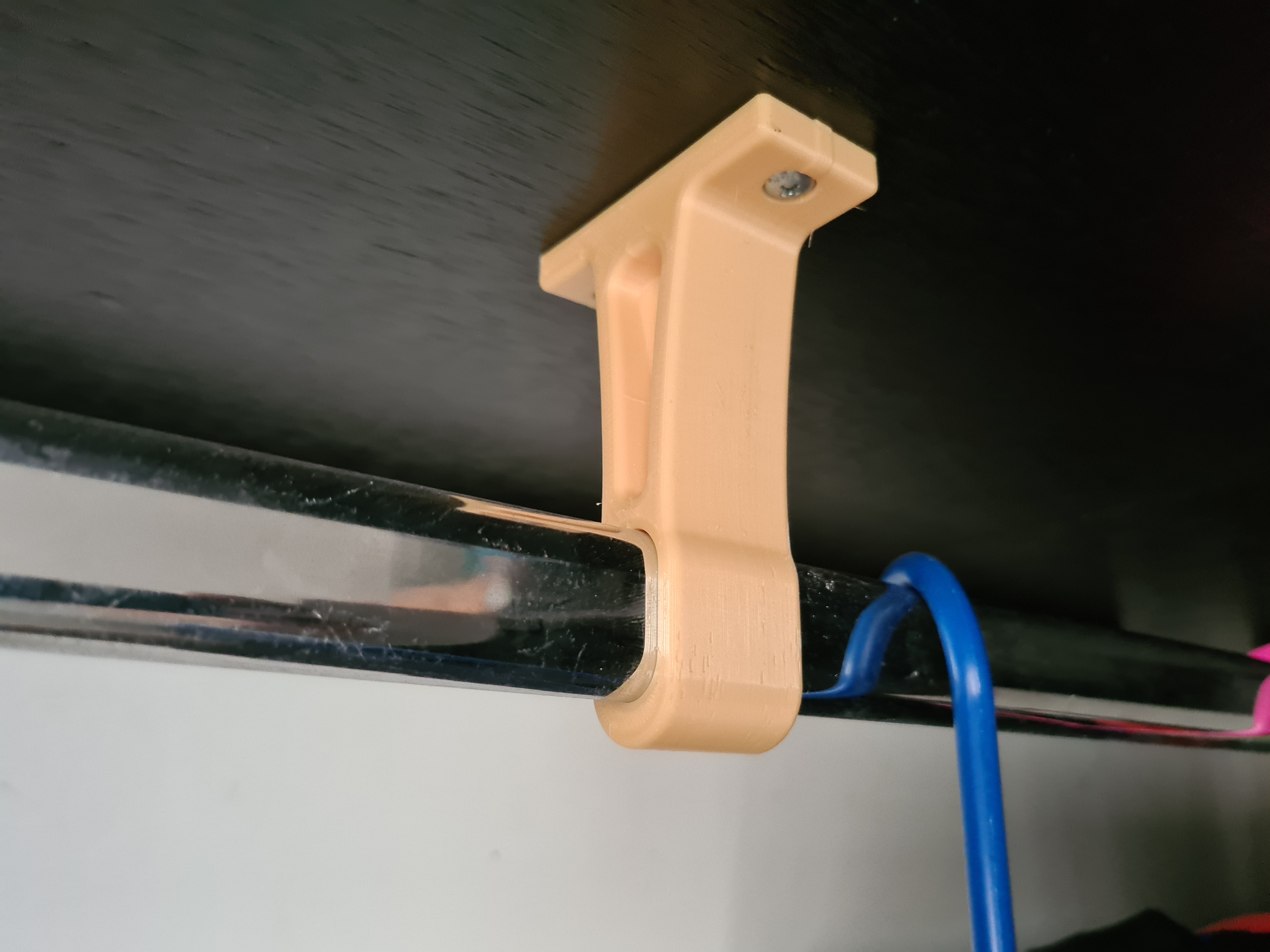 Wardrobe Oval Tube Central Support
