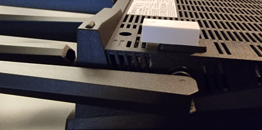 Synology RT6600ax screwless mount