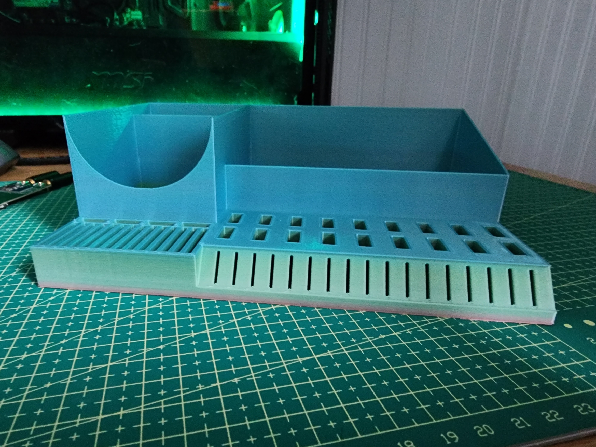Miniatura 3 do modelo 3D Basic Desktop Organizer