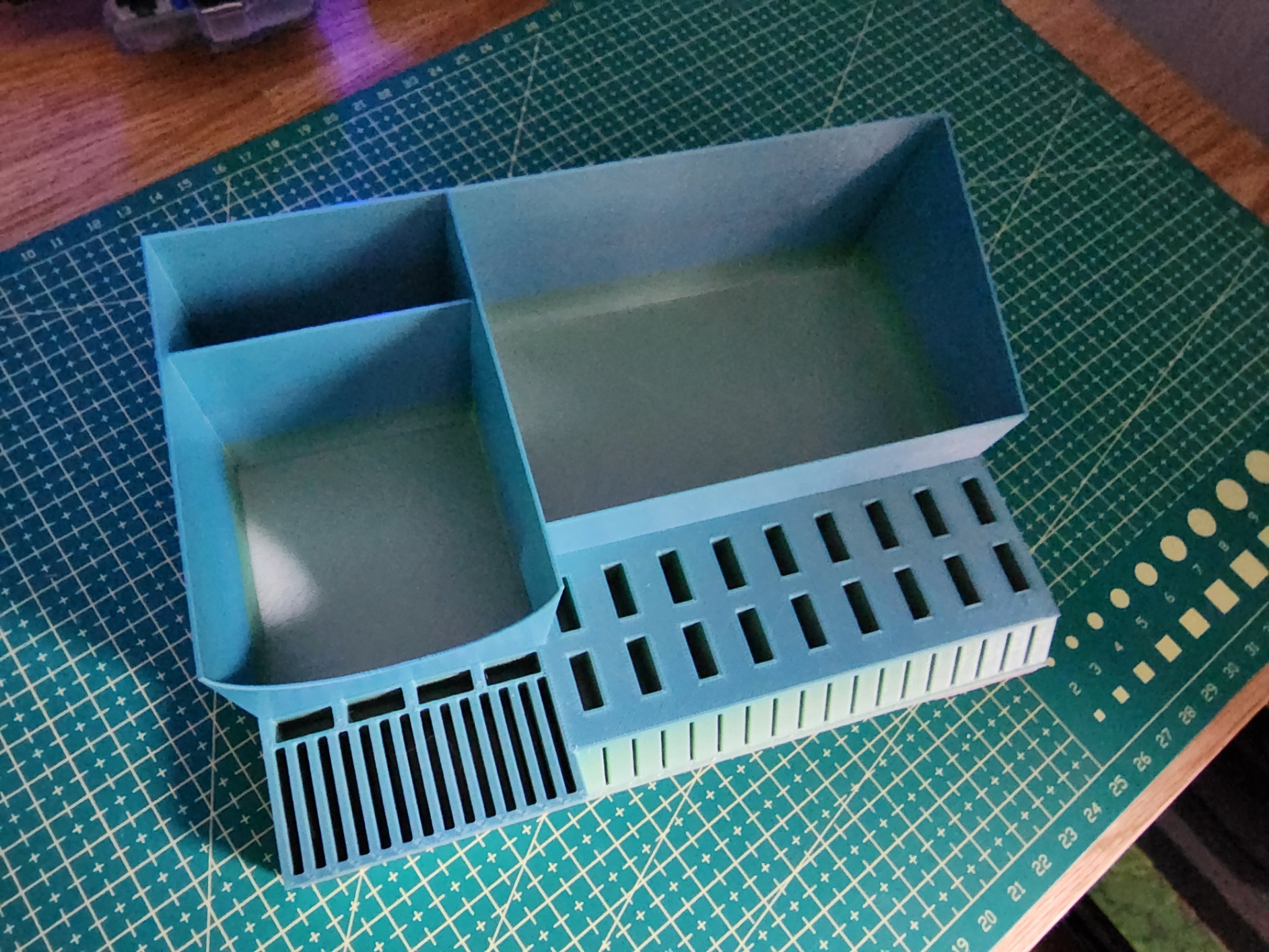 Miniatura 2 do modelo 3D Basic Desktop Organizer