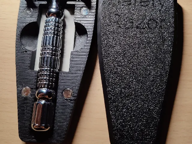 Safety razor Travel case with magnets