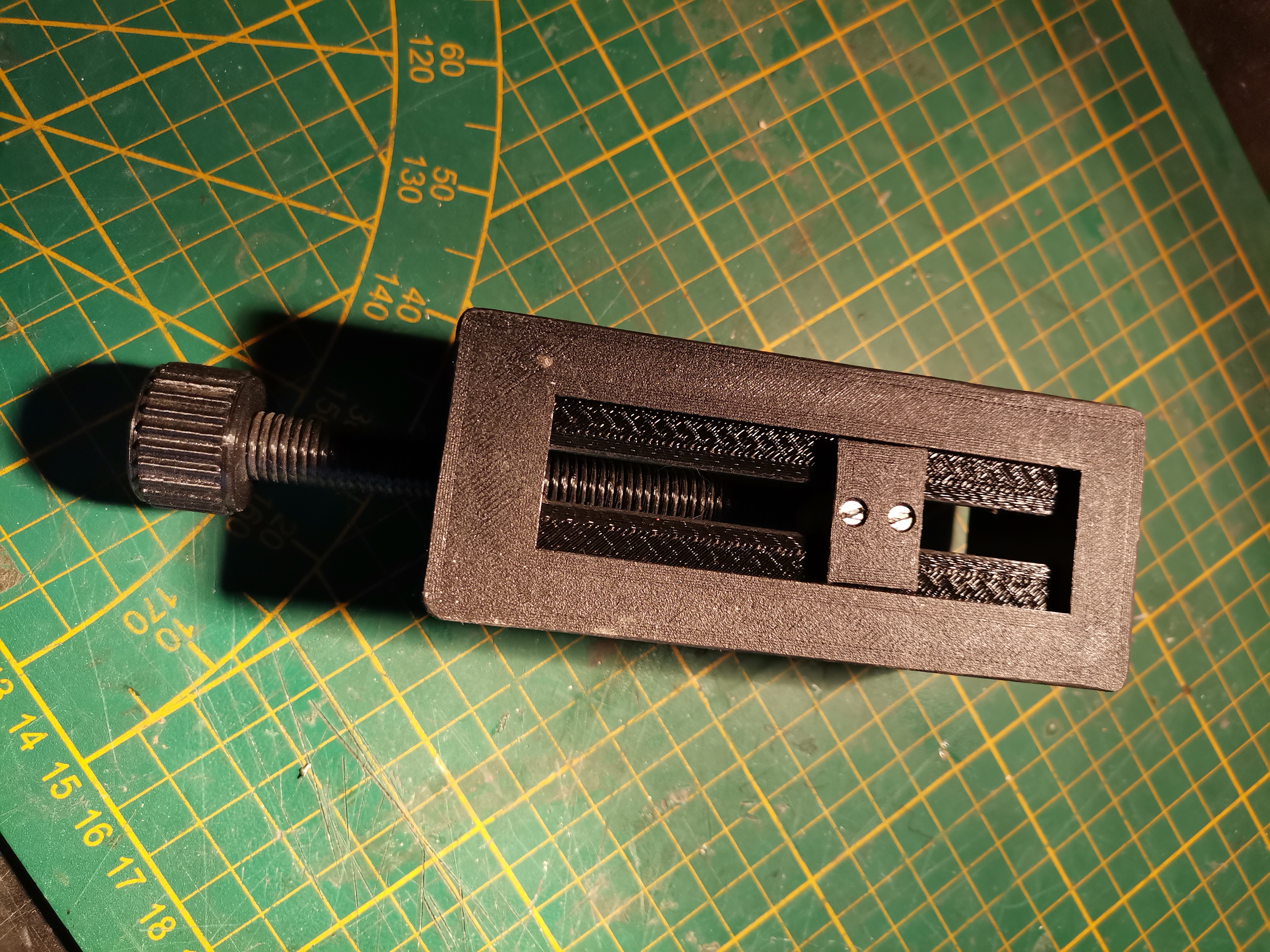 Miniatura 3 do modelo 3D Small desktop vise