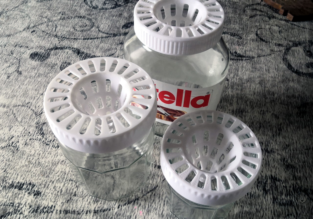 Vrai Piège à Frelons original à visser Nutella, Le Parfait, Bonne Maman bocaux ou pots avec antipluie suspendable/ Real Screw original  Wasp Hornet Trap Nutella,Le Parfait, Bonne Maman jars with anti rain hat suspension