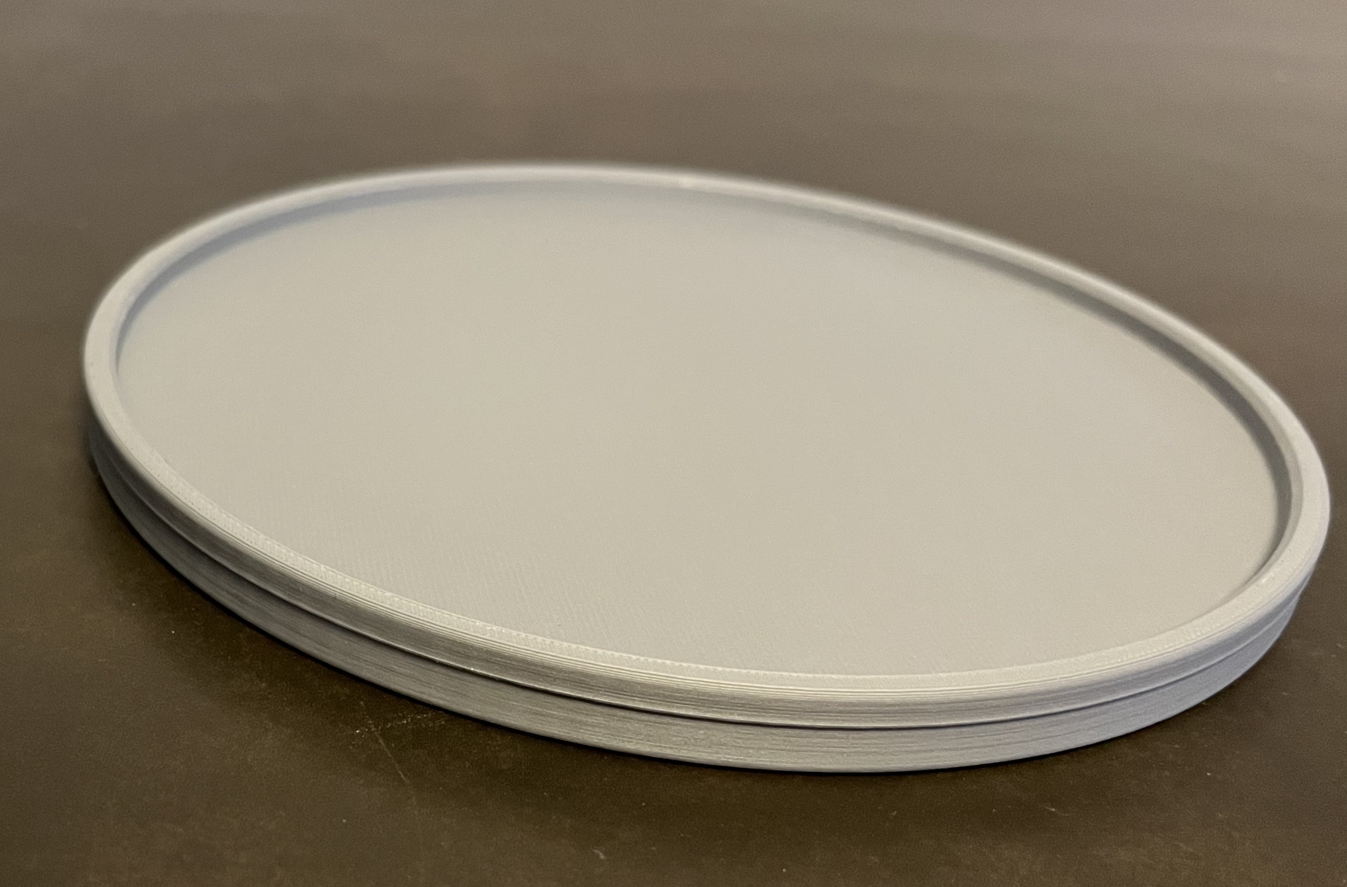 Simple round lid e.g. for a vase
