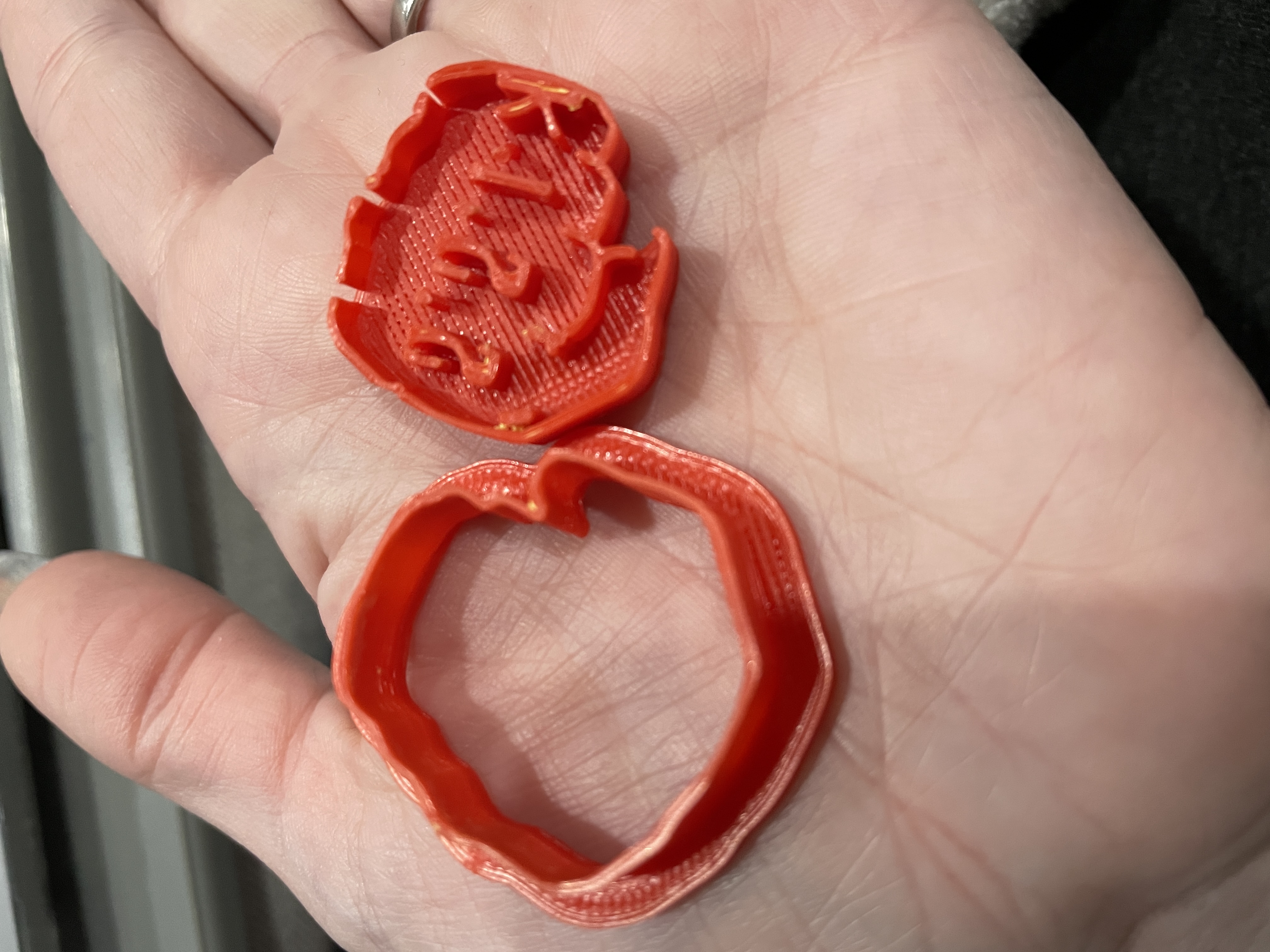 Kissfist clay cutter