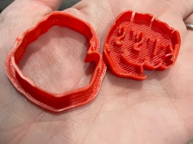 Kissfist clay cutter
