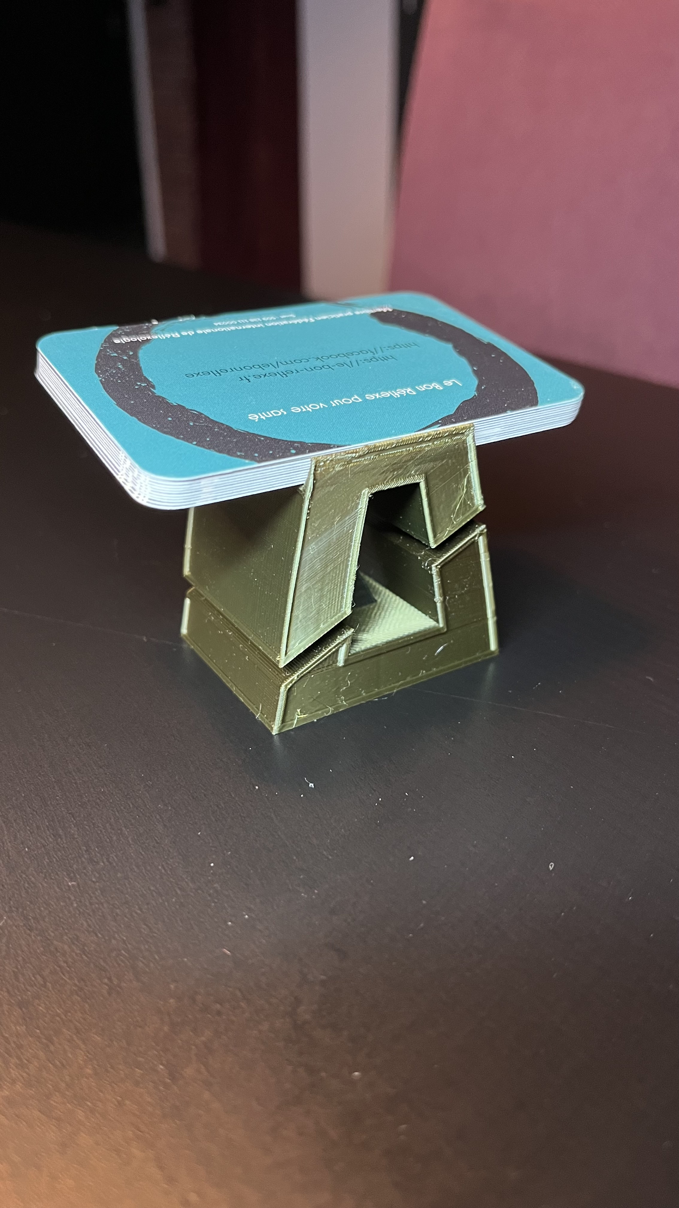 Unstructured business card stand
