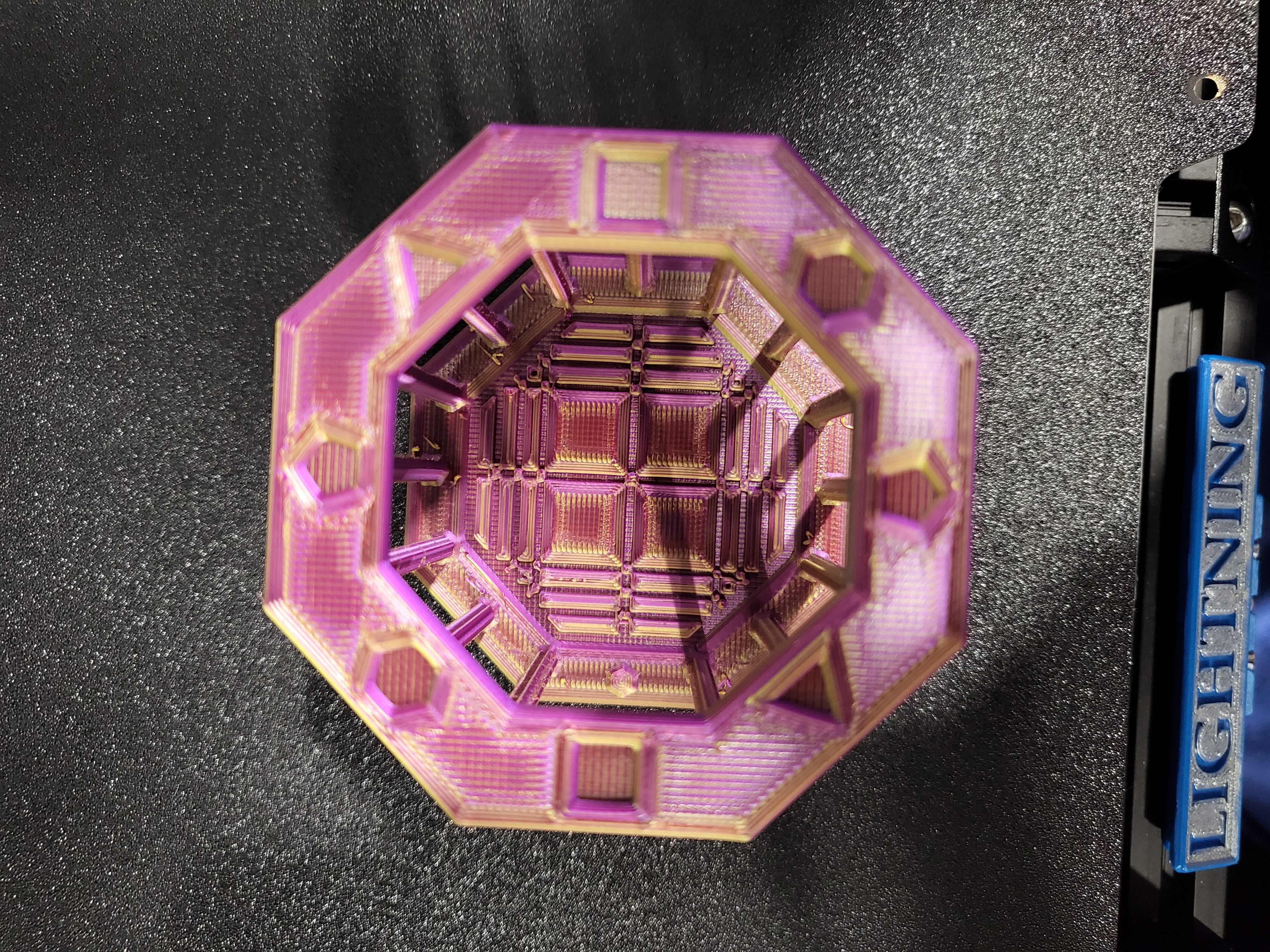 Miniatura 5 do modelo 3D Geometric Dice Jail