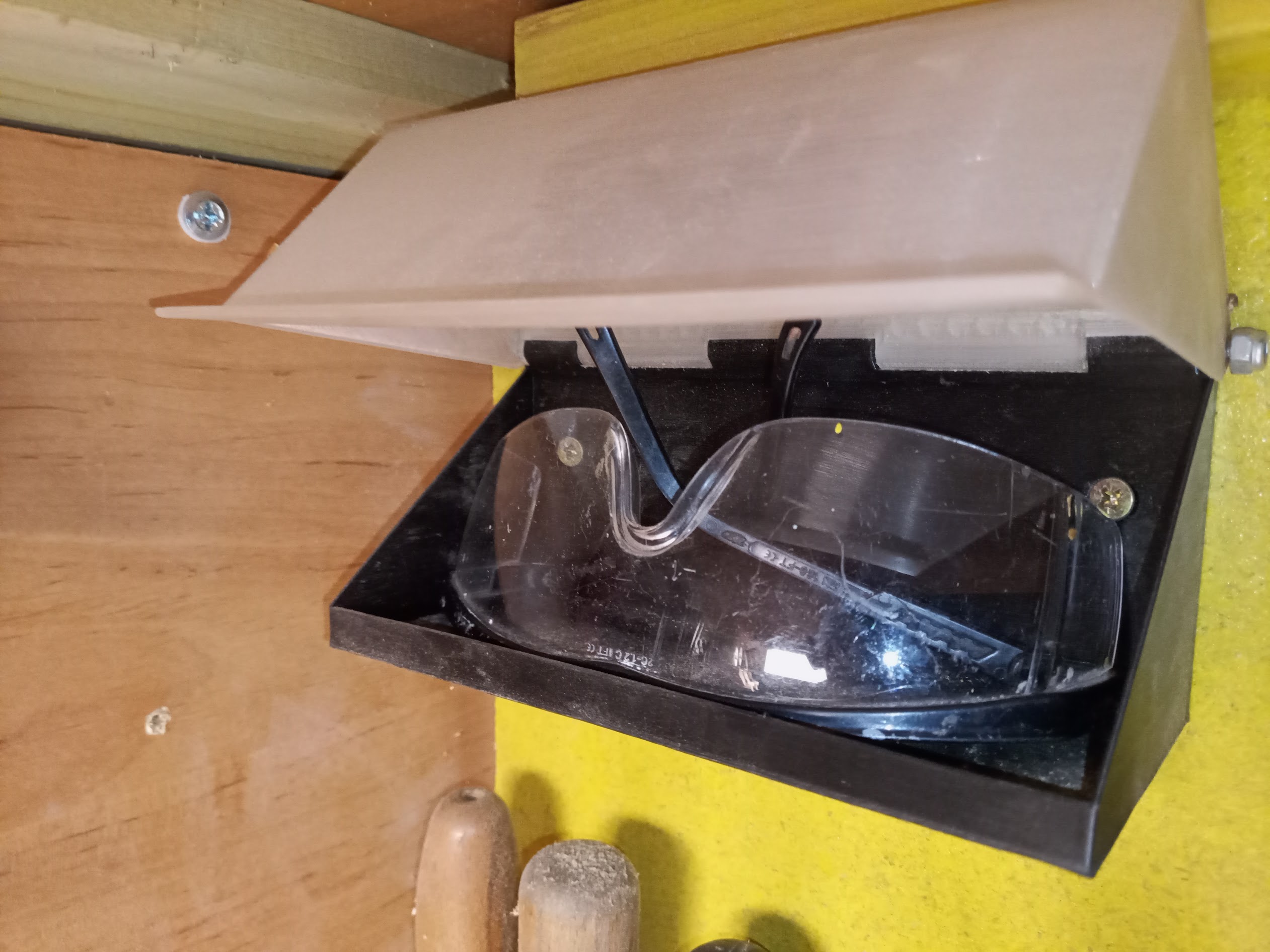 Safety Goggles Holder by PaŠe Download free STL model