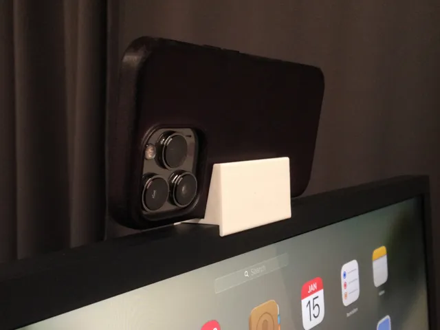 Camera continuity iPhone 13 Pro holder