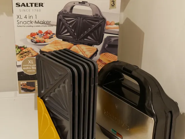 Holder for Salter XL 4-in-1 Snack Maker cooking plates