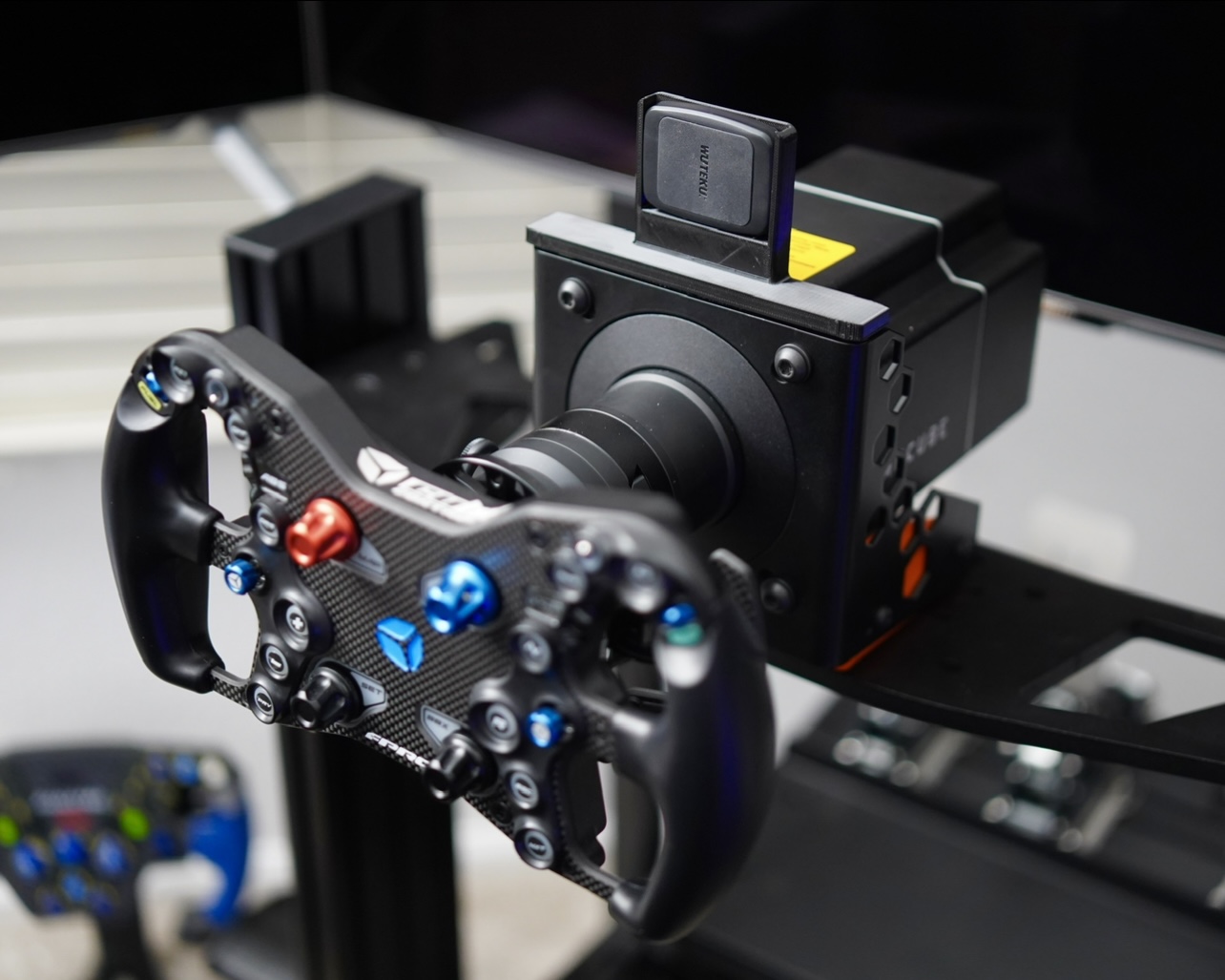 SIMUCUBE MAGNETIC PHONE HOLDER DASH