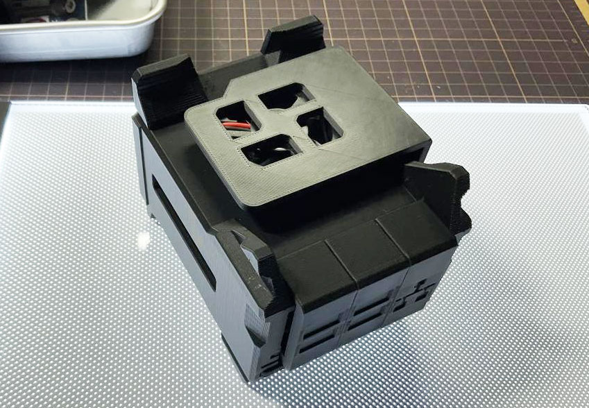 No screw Raspberry Pi 4 case