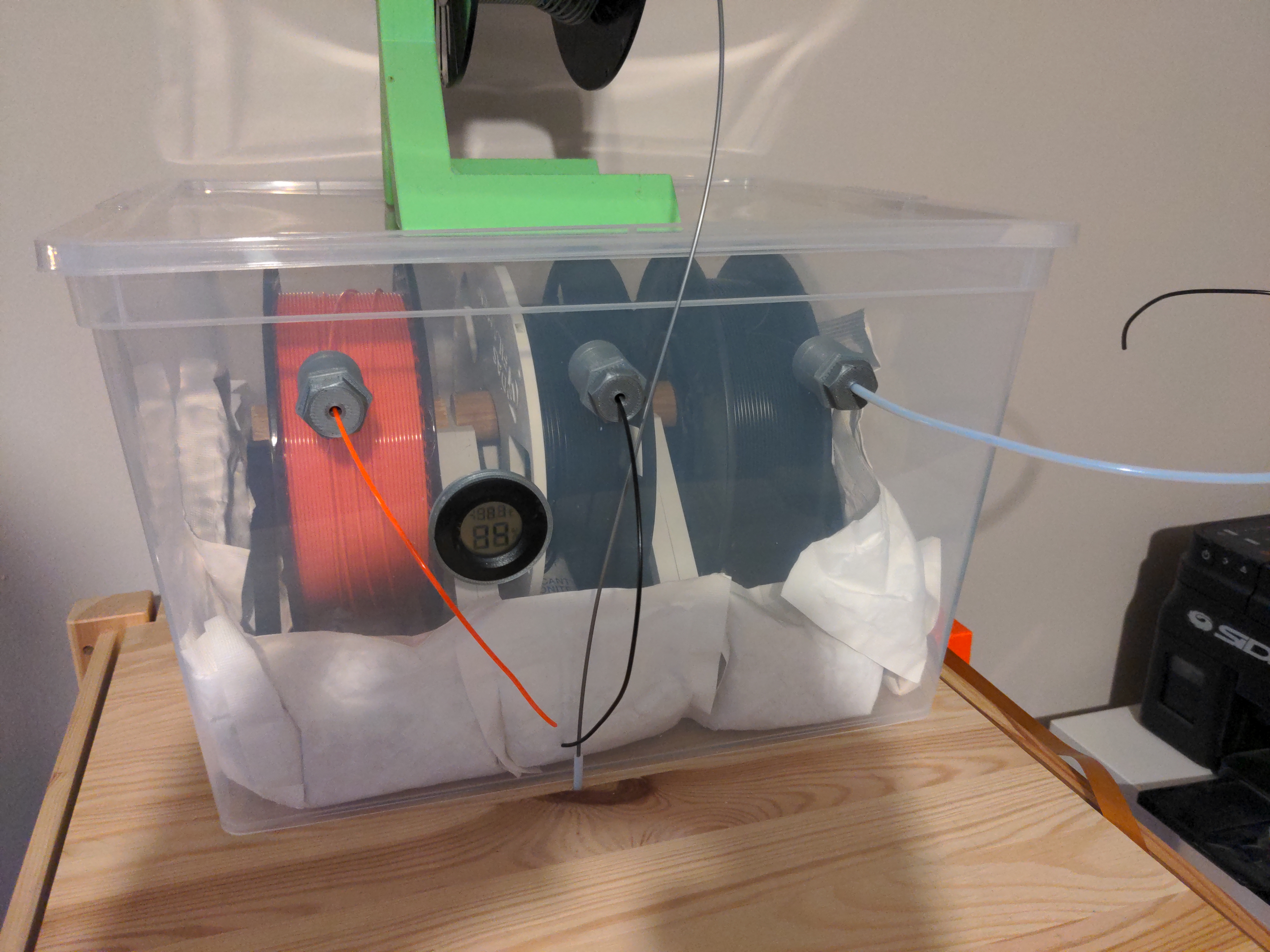 simple self supporting modular spool holder