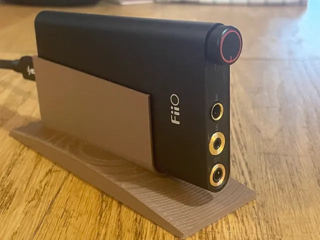 Fiio Q3 desk stand