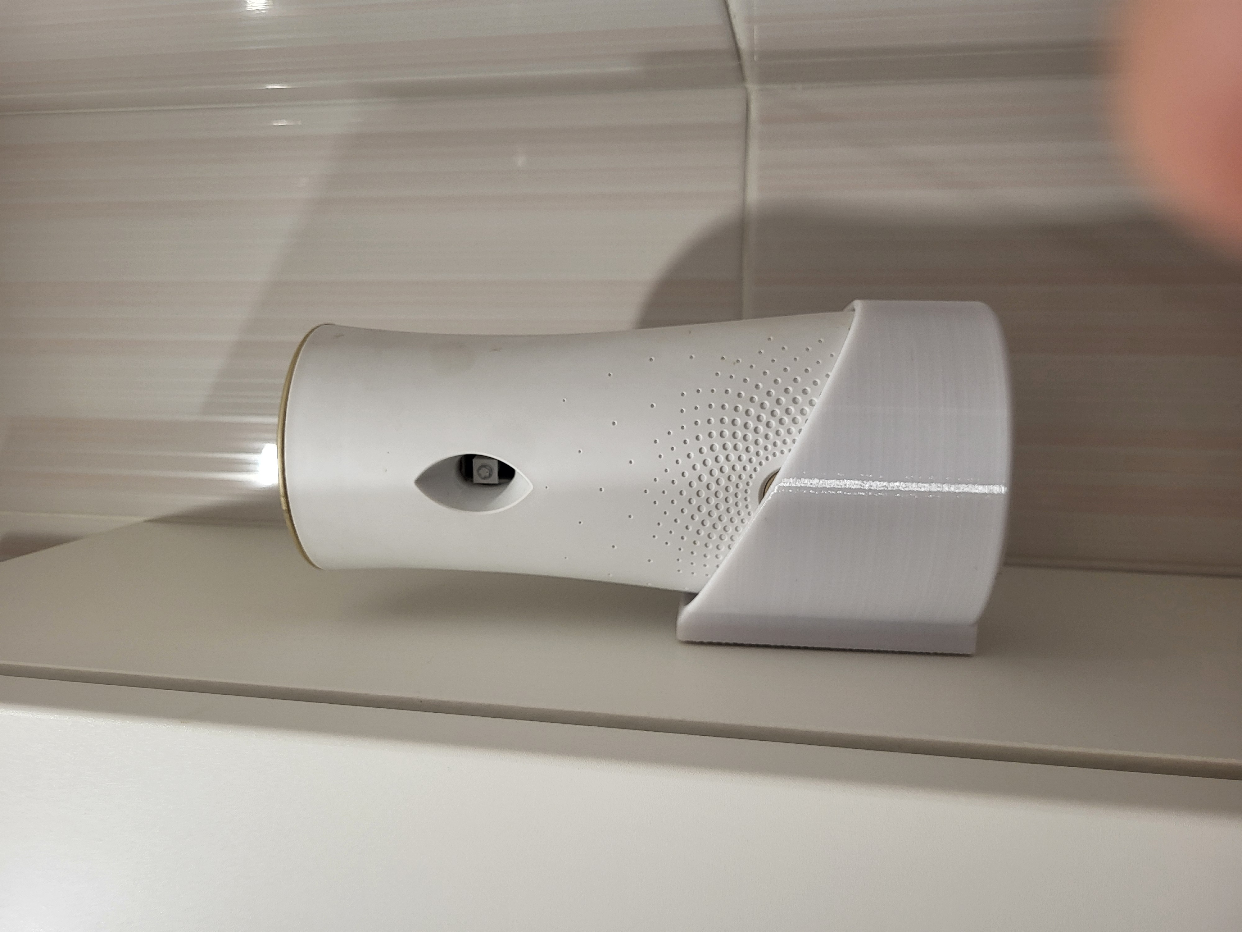 Automatic air freshener holder (Glade)