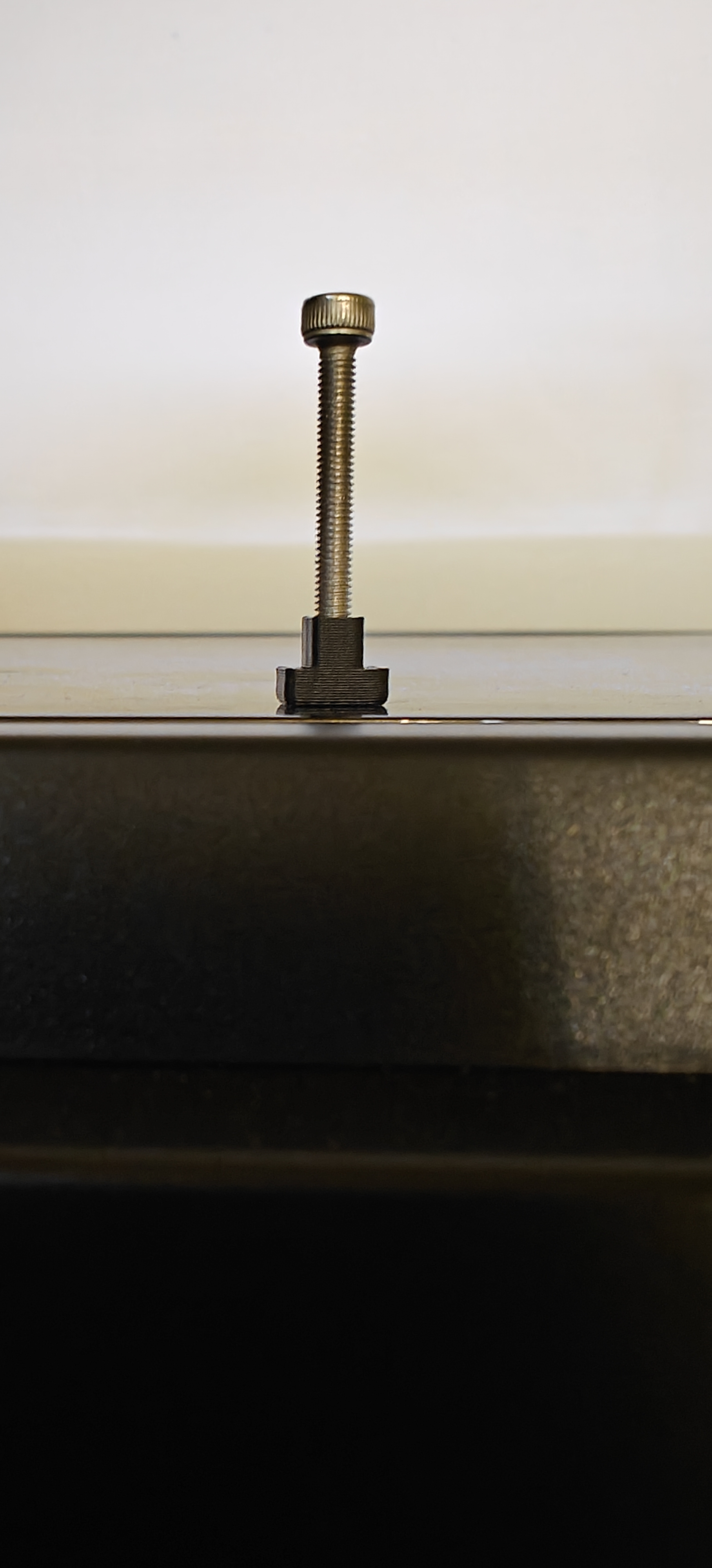 Mounting hardware for passivly cooled Micro PC
