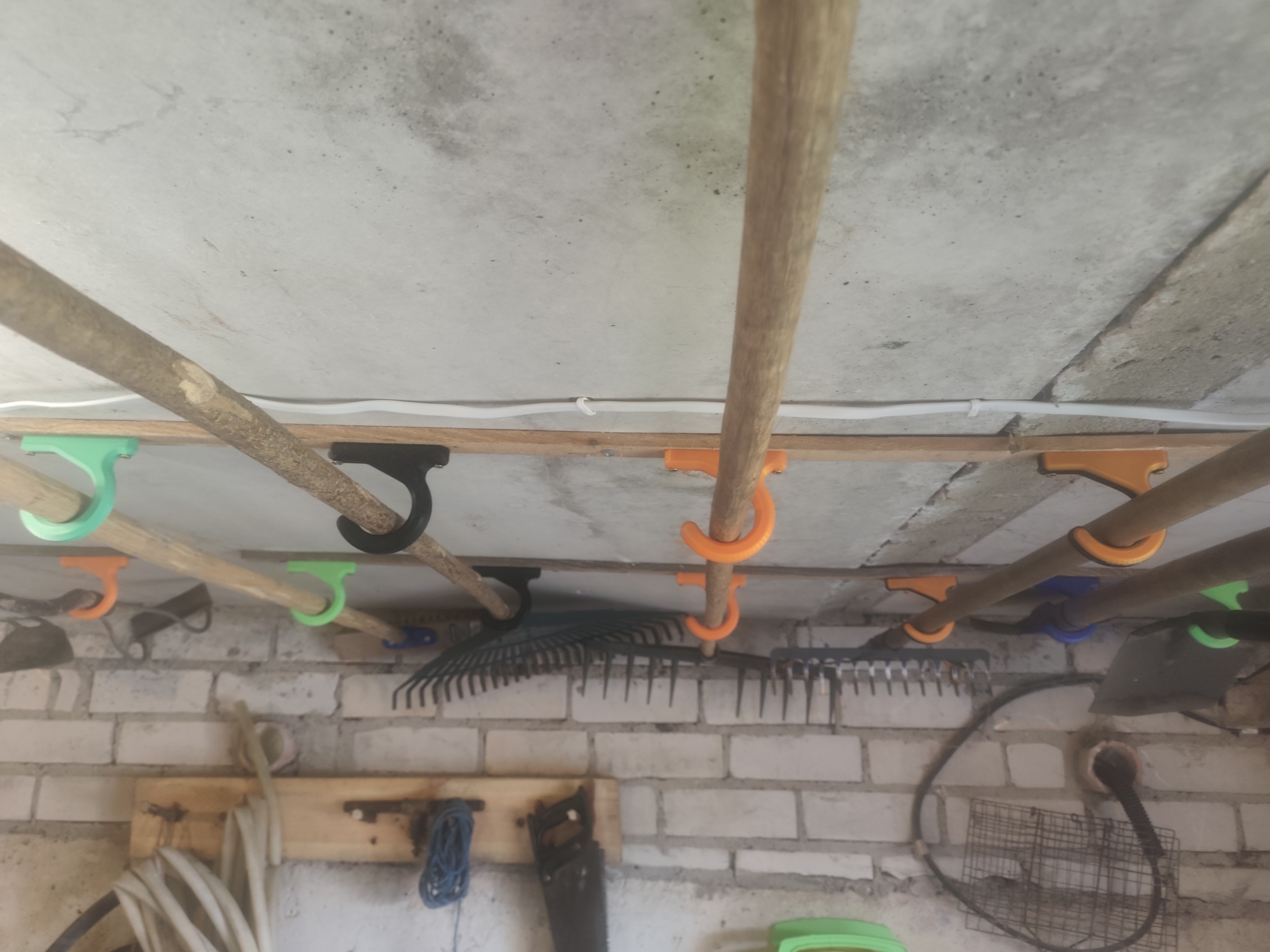 Miniatura 4 do modelo 3D Simple and strong hooks