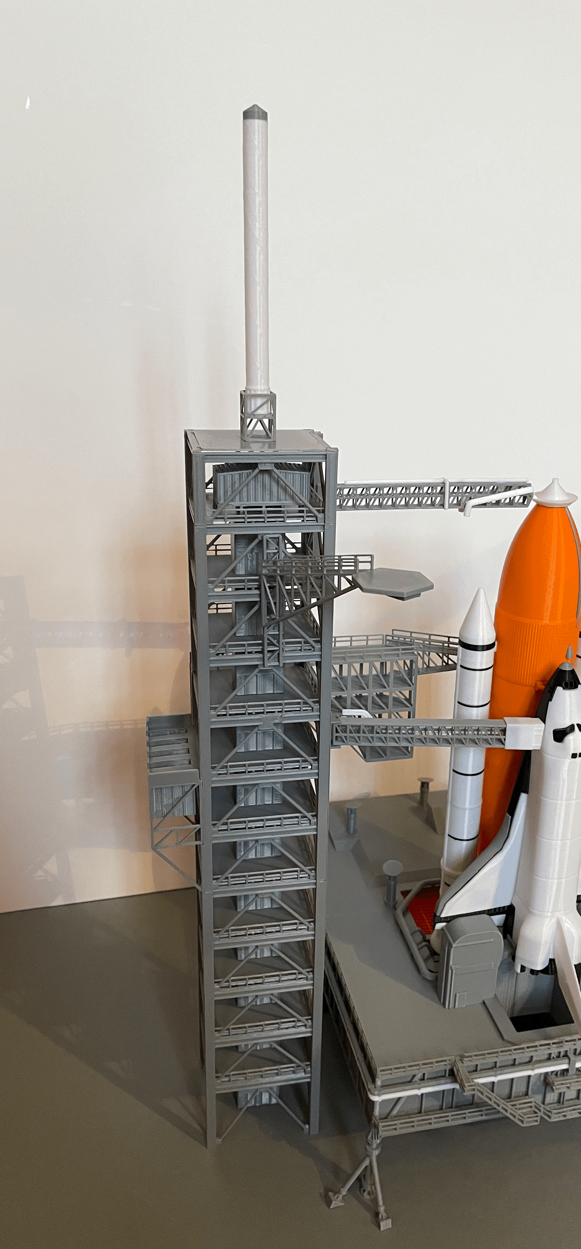 Miniatura 2 do modelo 3D Space Shuttle FSS Tower