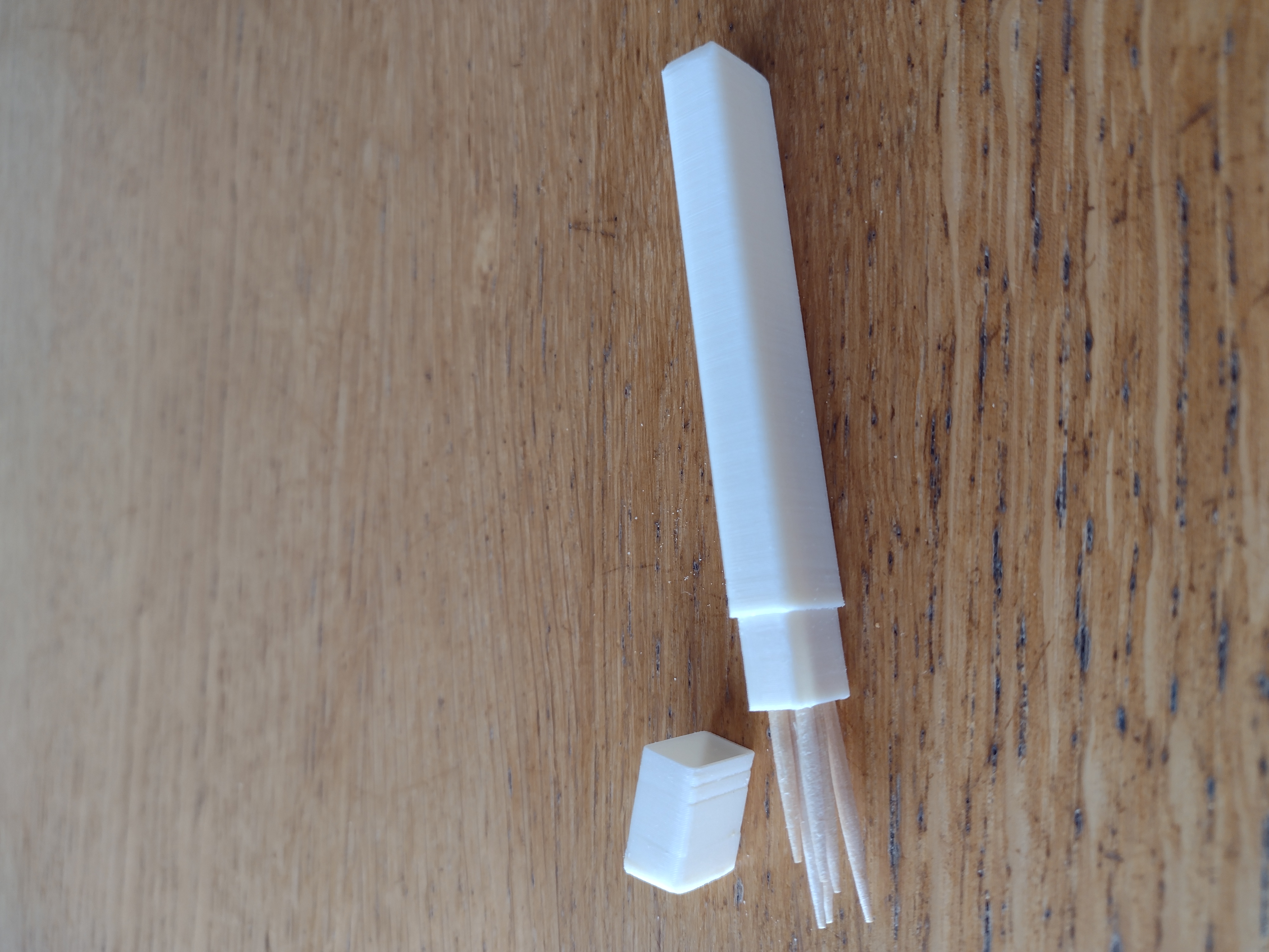 Kleine tandenstoker koker. Small toothpick tube. Petit tube à cure-dents. Tubo pequeño para palillos de dientes.