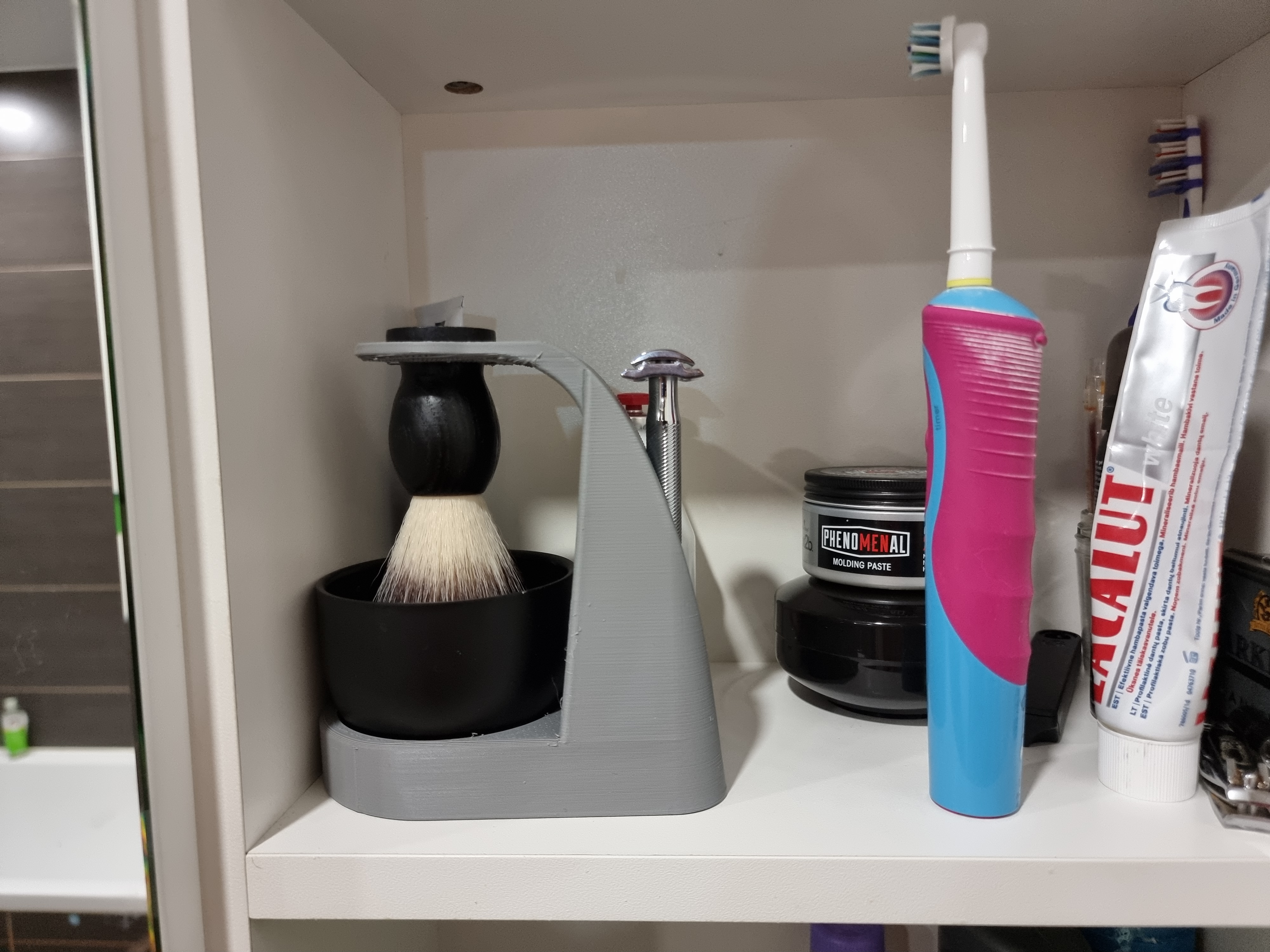 Shaver stand