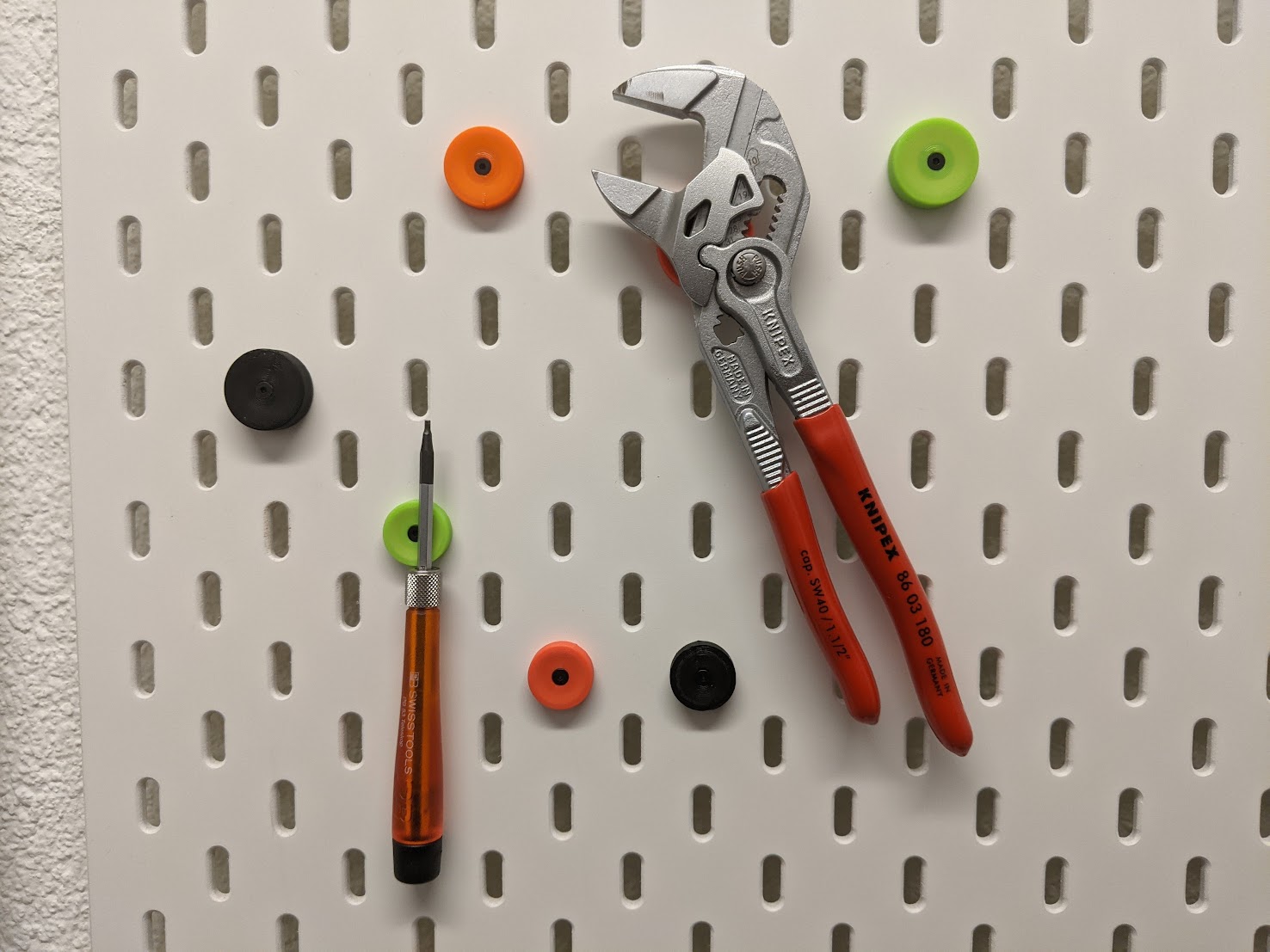 Skadis Magnet - Customizable and Super Sturdy