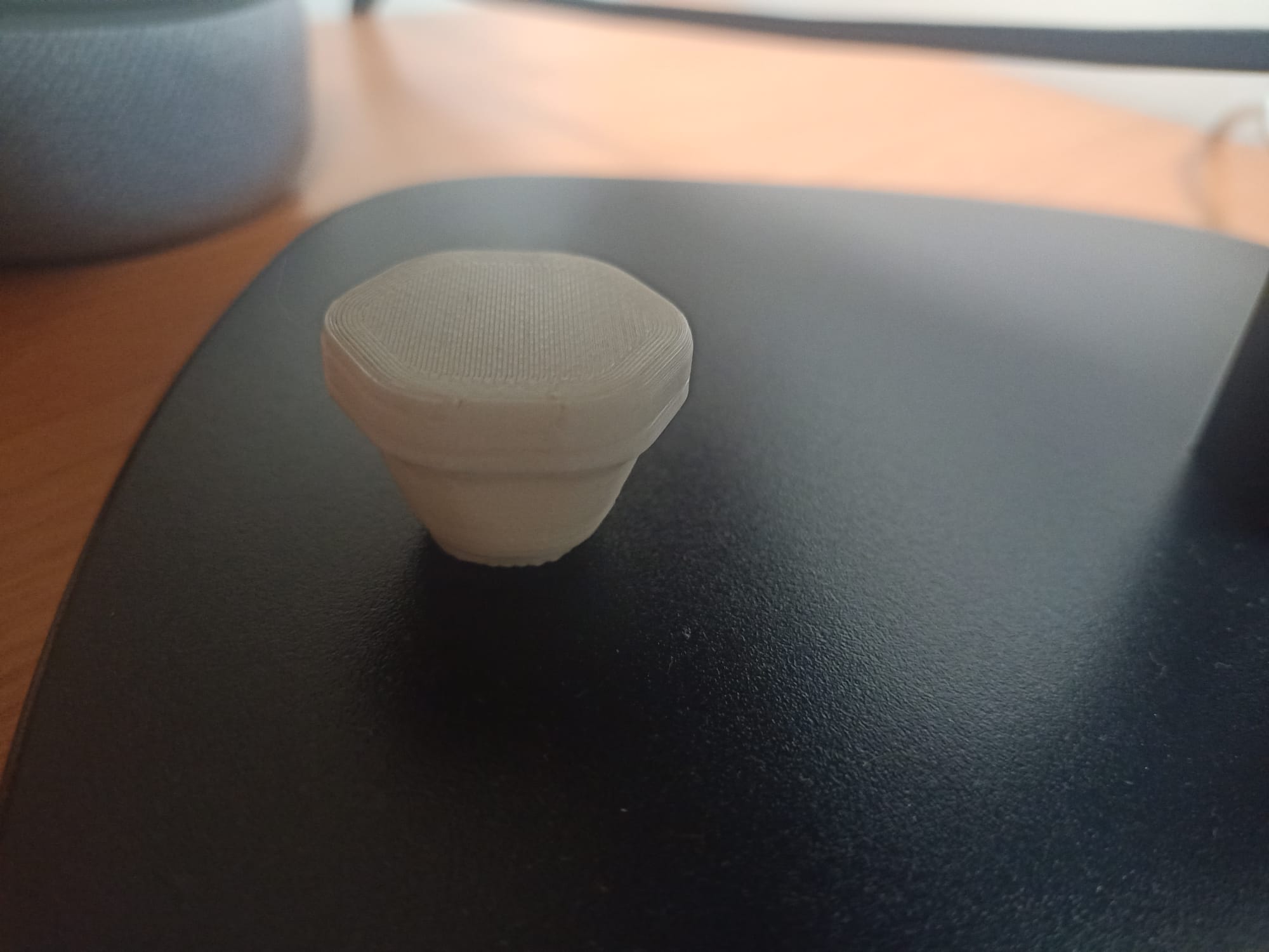Miniatura 2 do modelo 3D Mini-Lip balm container