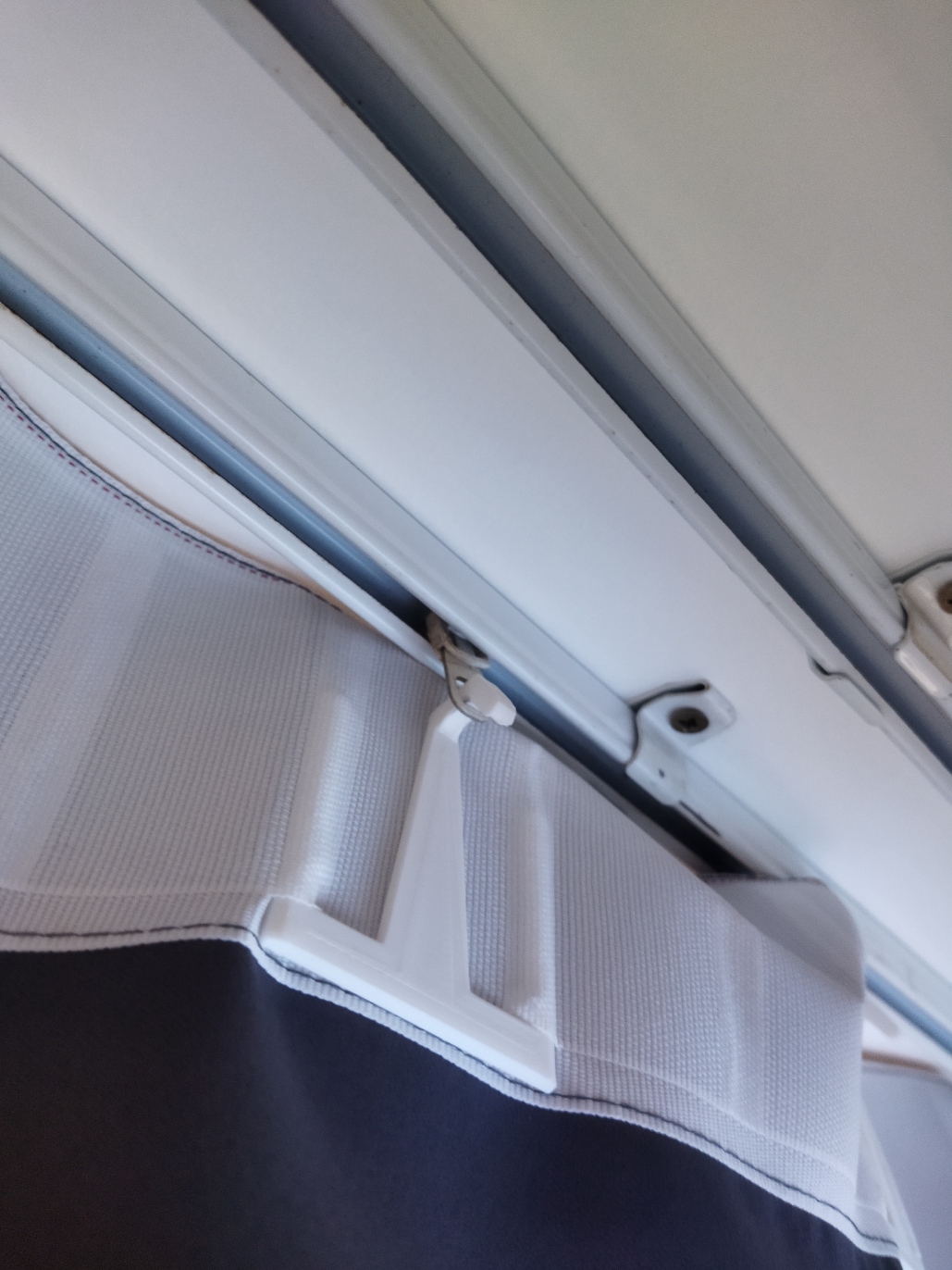 Curtain Hanger / Hook / Holder - 41mm Spacing