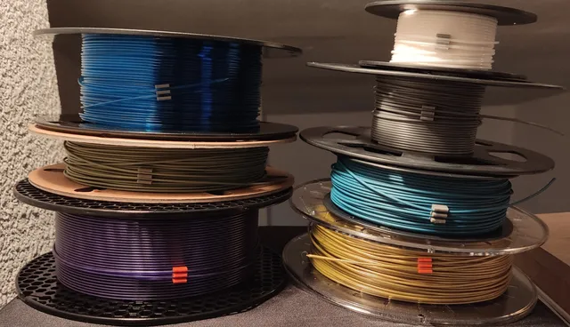 The Less than 1g filament clip