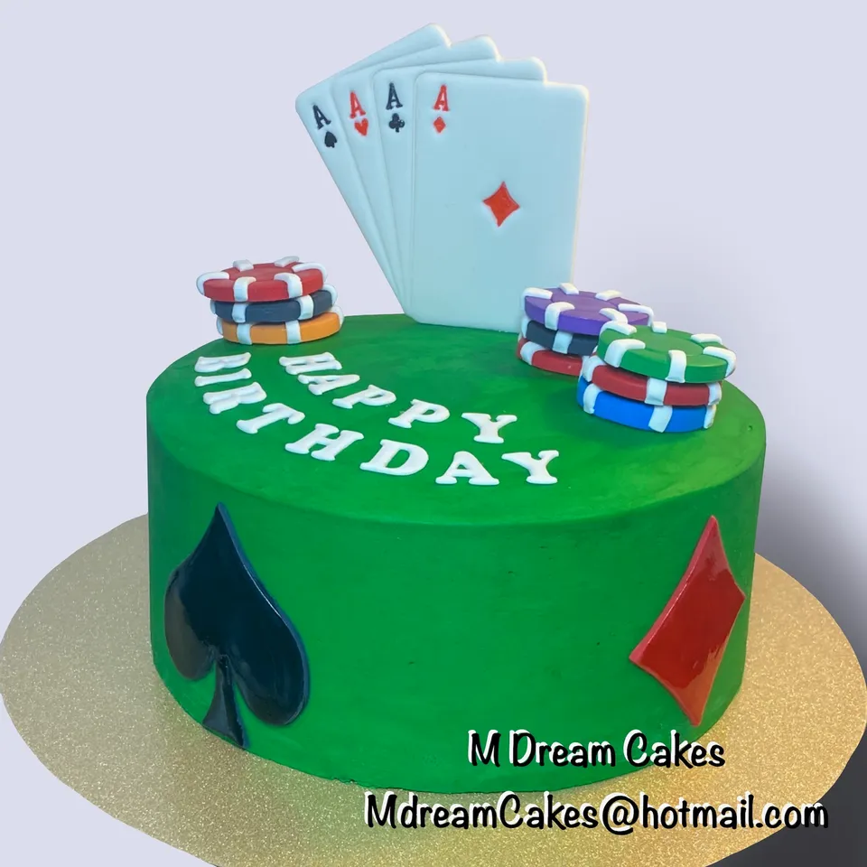 Poker-themed cake for my boyfriend's birthday. ♠️♥️♦️♣️ : r/cakedecorating