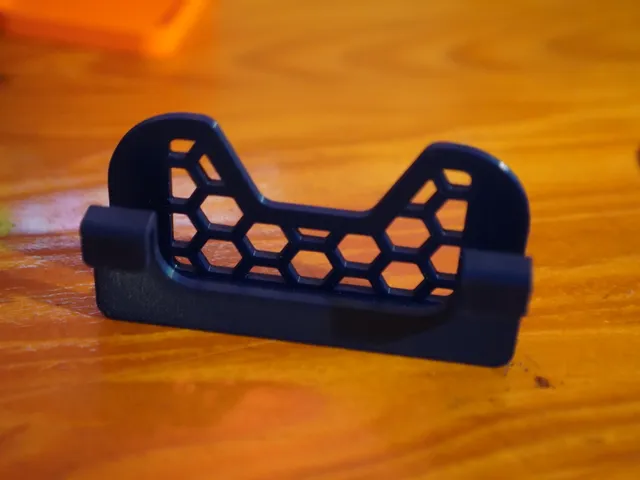 Continuity camera holder for MacBook