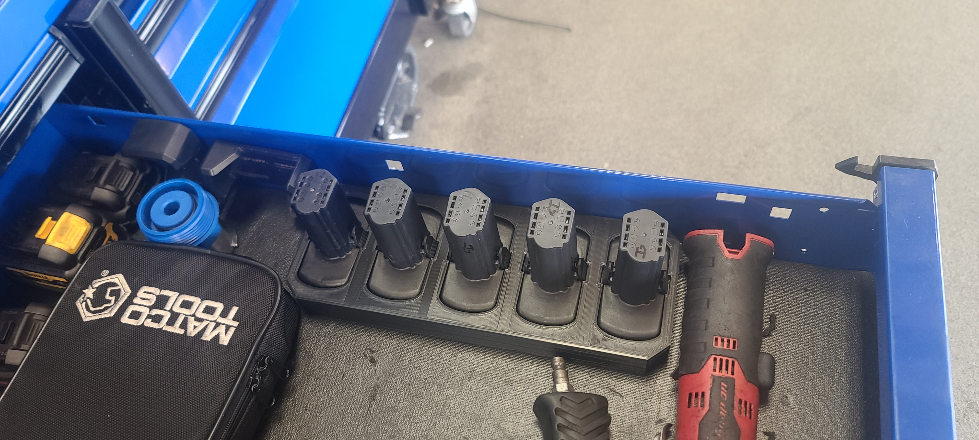 snap on battery holder by TragicEndings Download free STL model