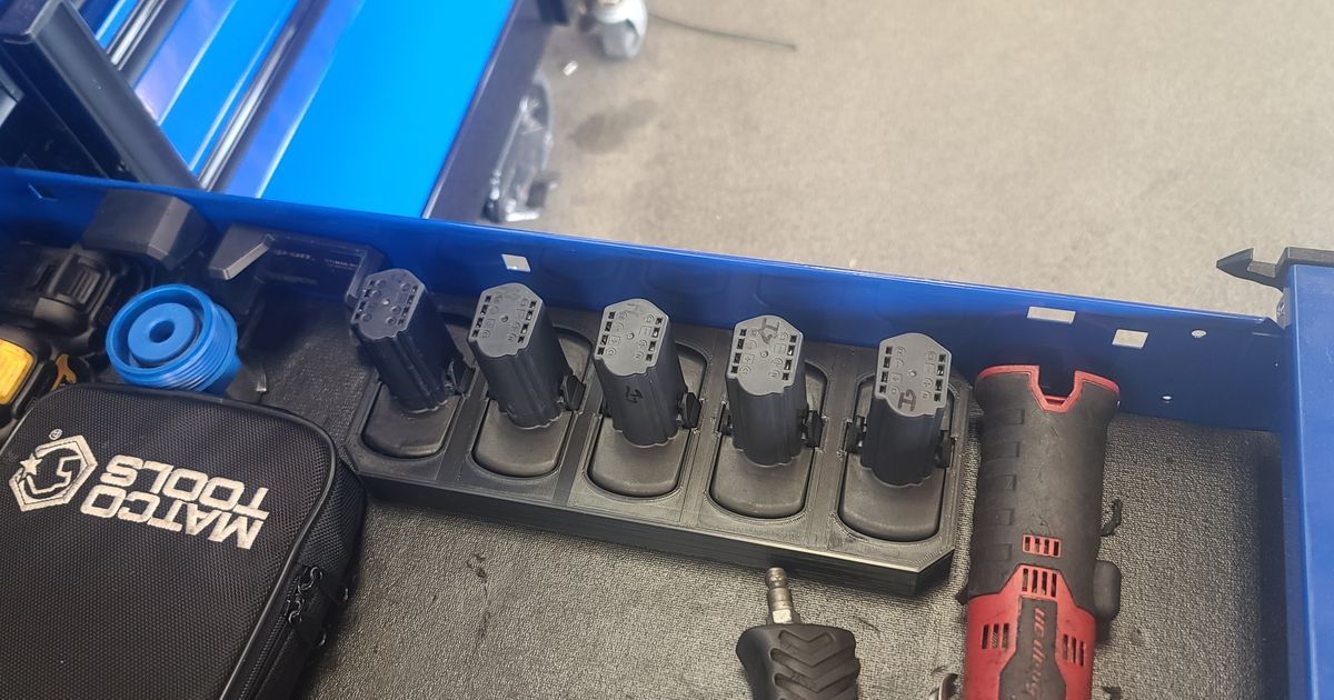 snap on battery holder by TragicEndings Download free STL model