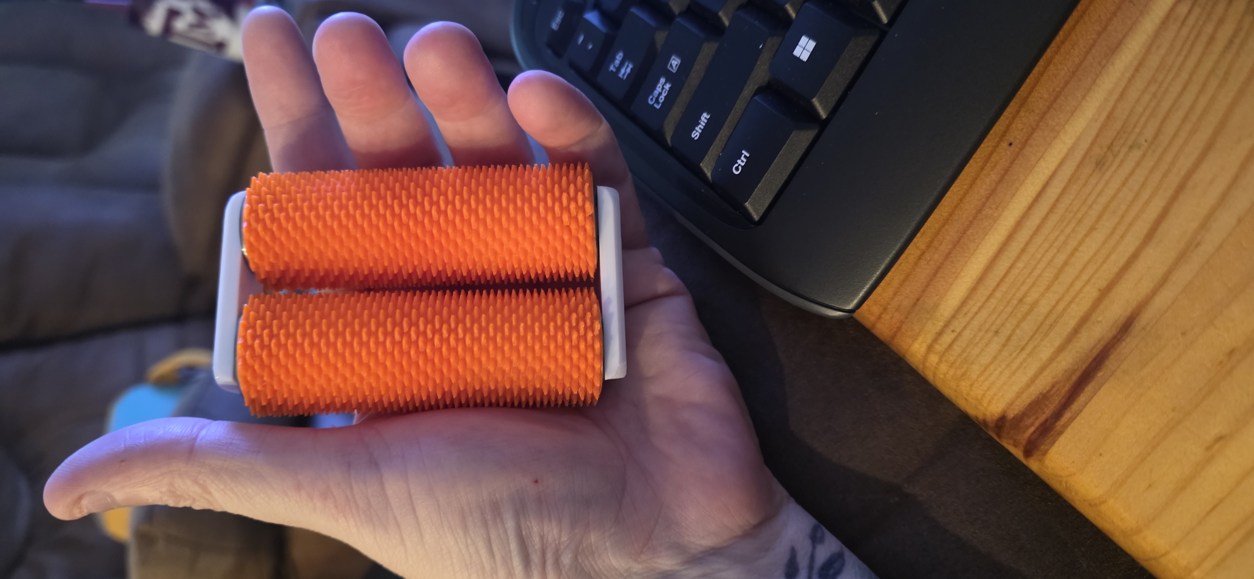 Spikey fidget roller for hand w 608 bearing