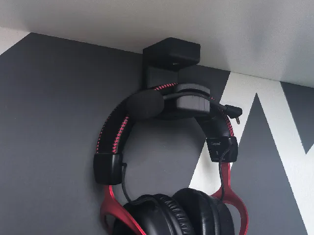 Headphone holder