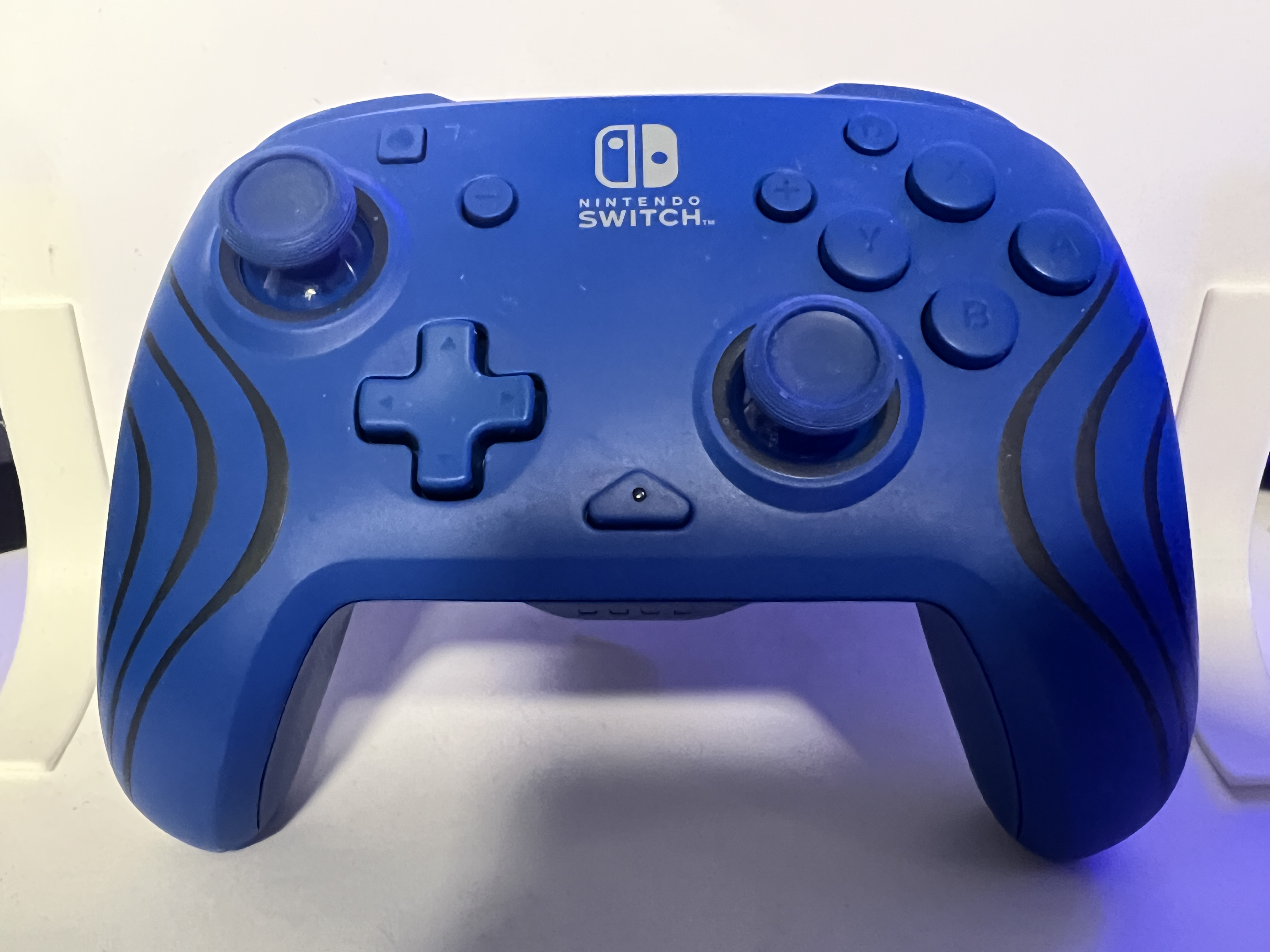 High-res Nintendo Switch Pro Controller Scan